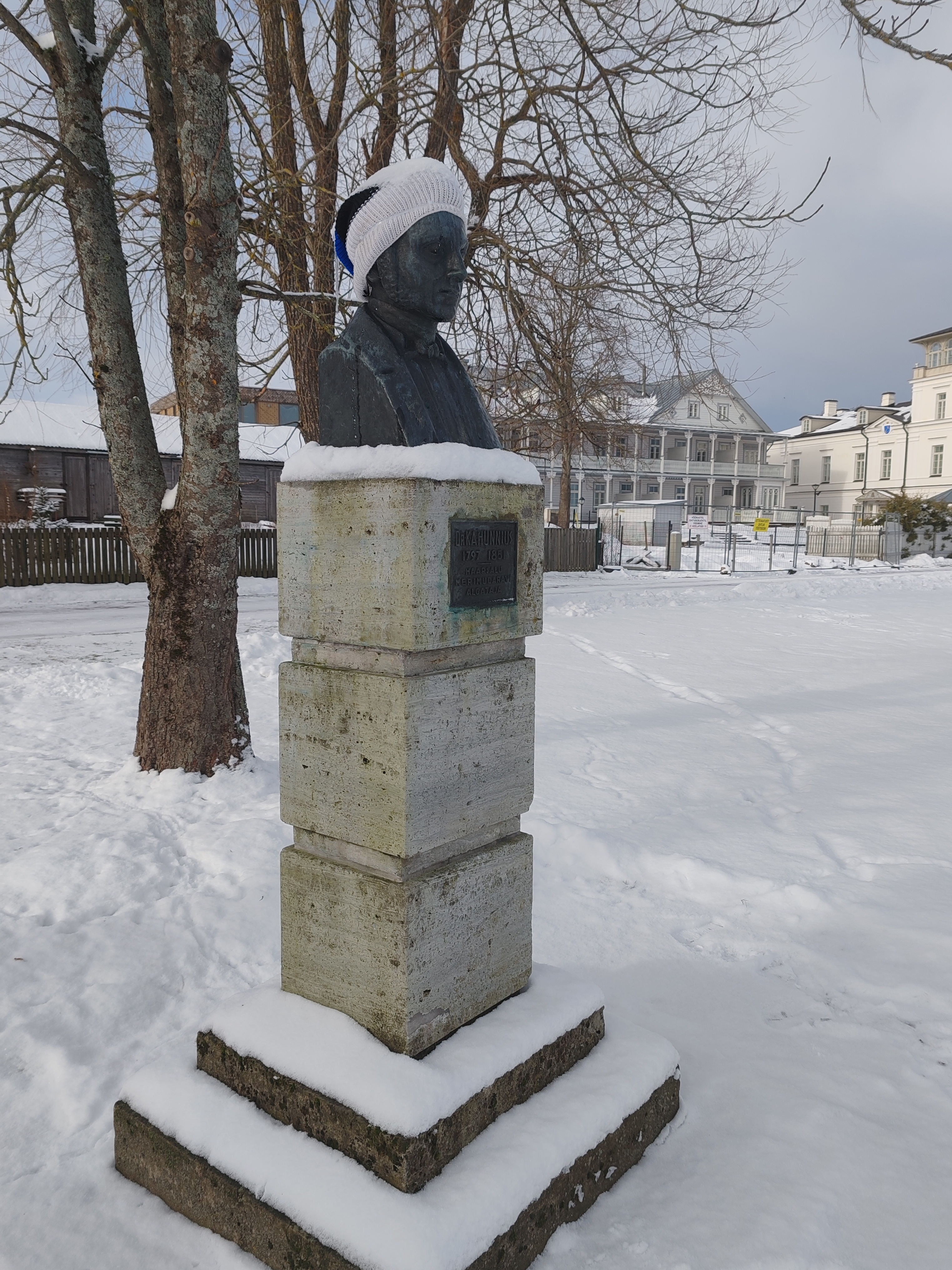 C.A Hunniuse monument