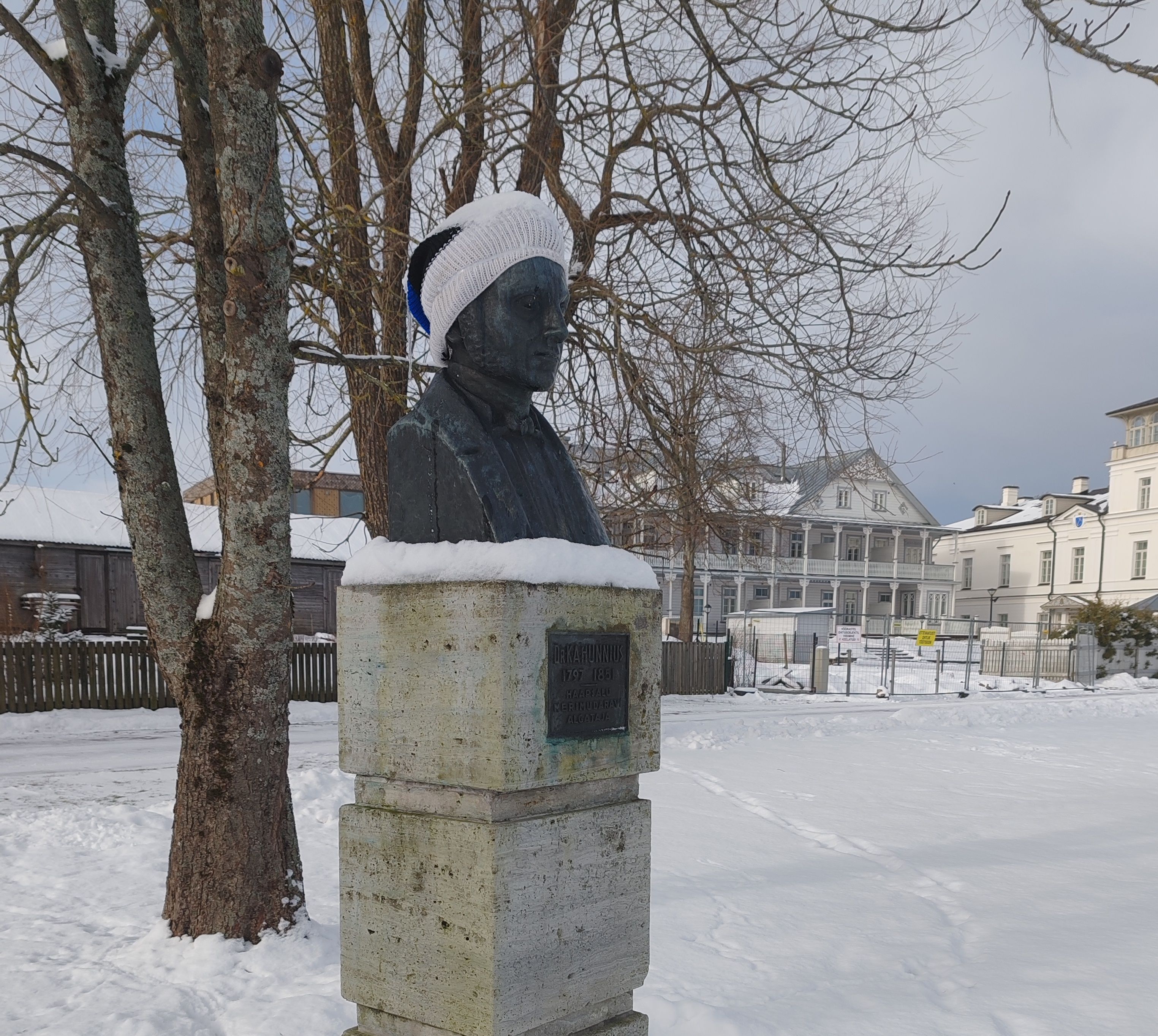 C.A Hunniuse monument