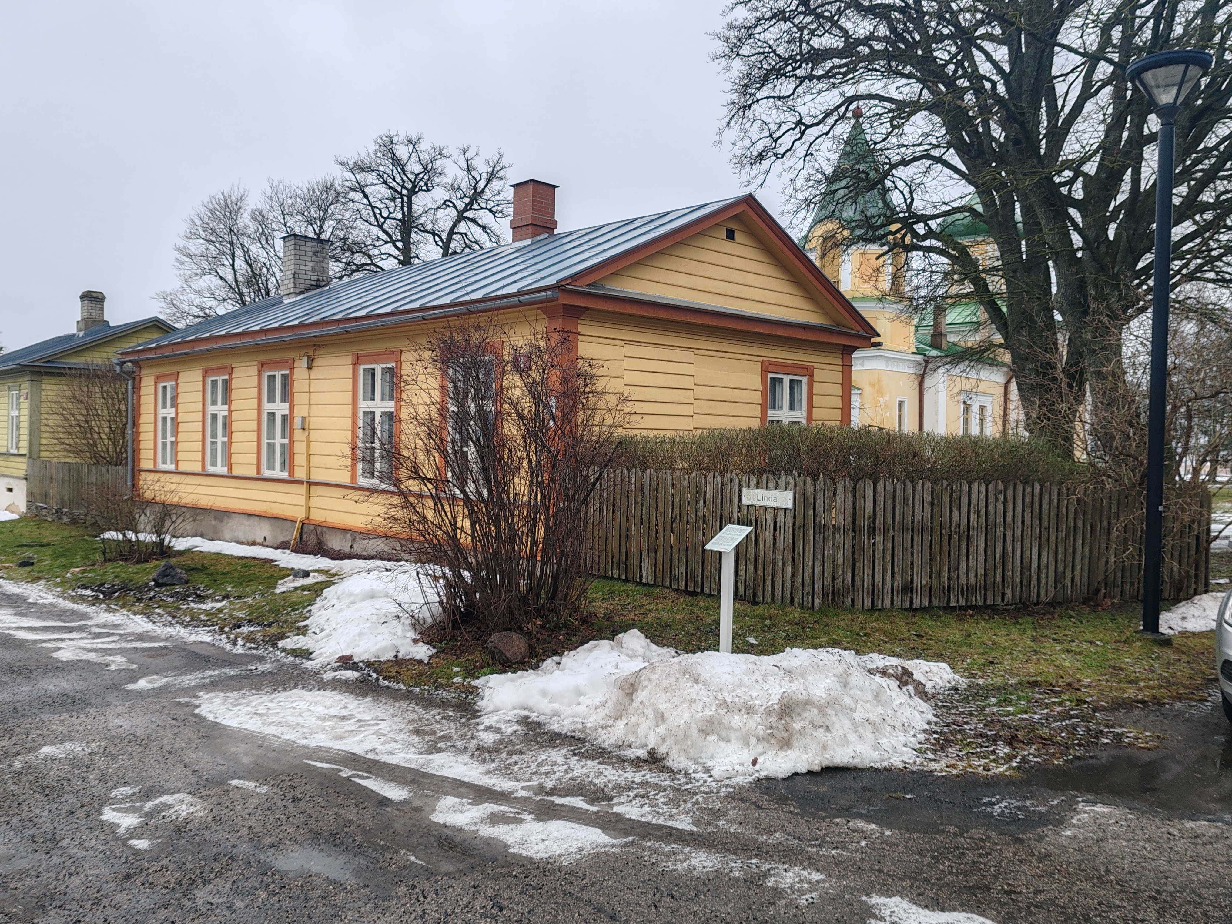 Ilon Wikland, die Illustratorin der Bücher der weltberühmten Kinderbuchautorin Astrid Lindgren, hat ihre Kindheit in Haapsalu verbracht. In den 1930er