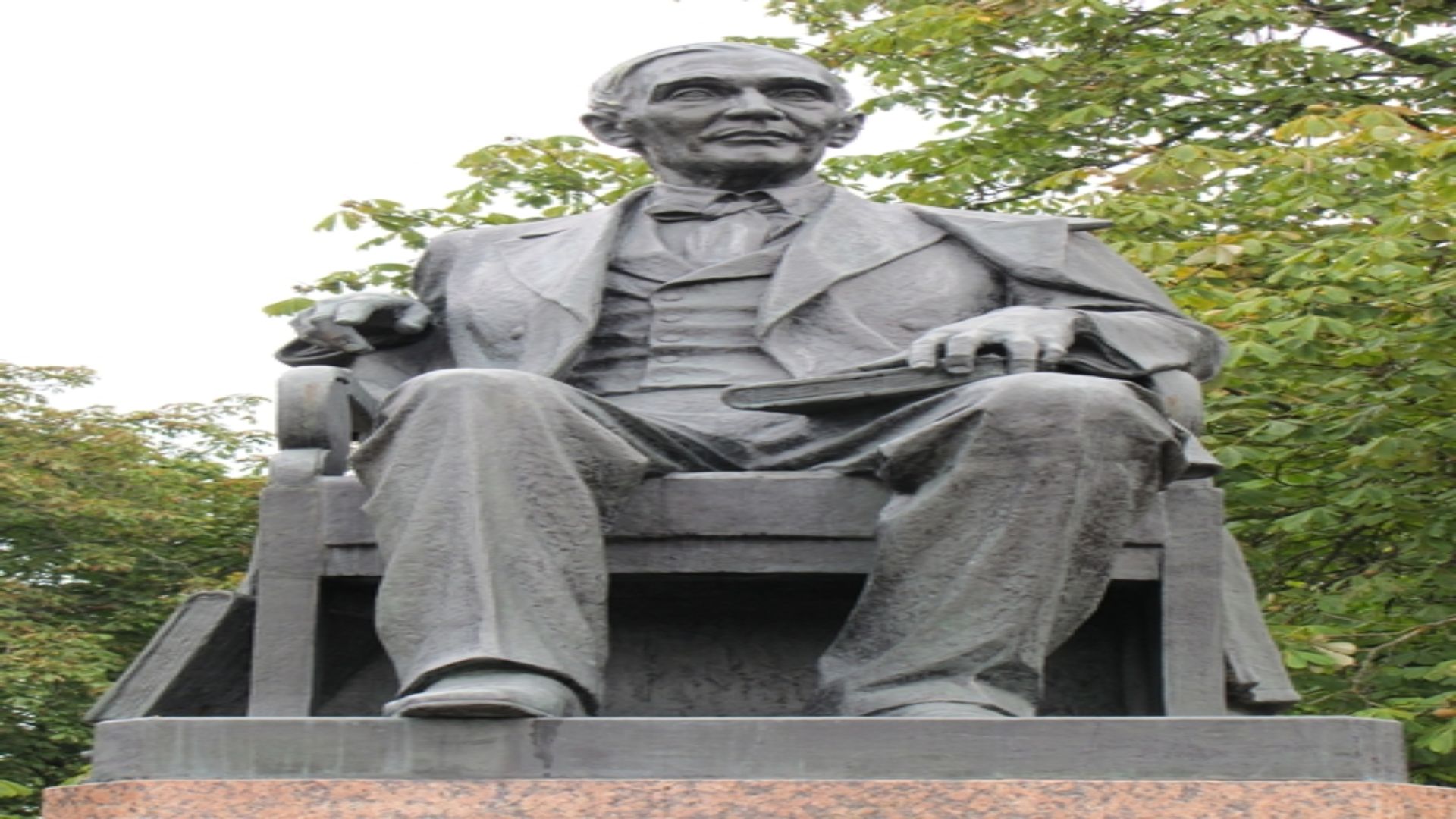 F. R. Kreutzwaldi monument Tallinnas