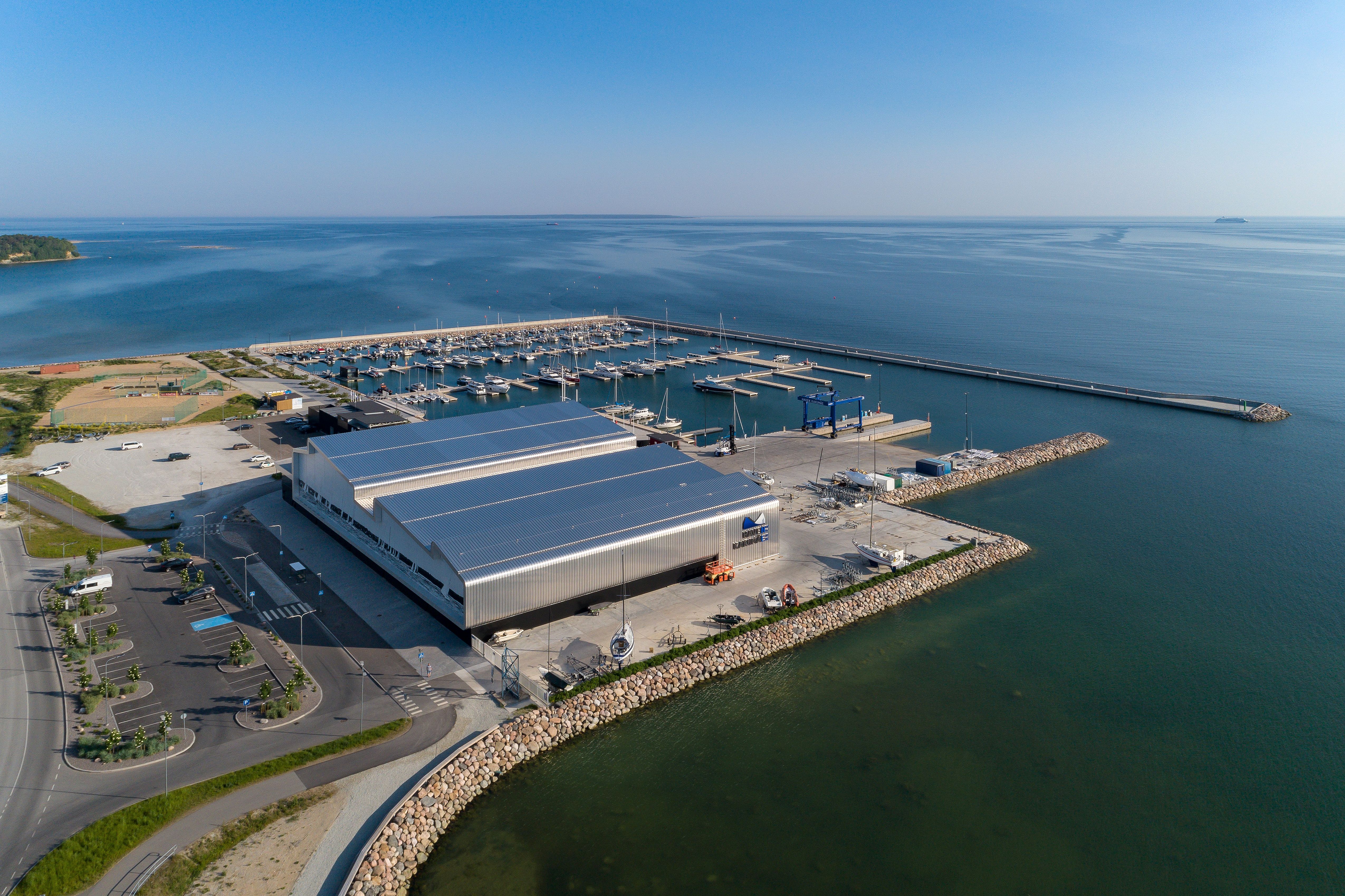 Luftbild des Jachthafens Haven Kakumäe in Tallinn im Sommer
