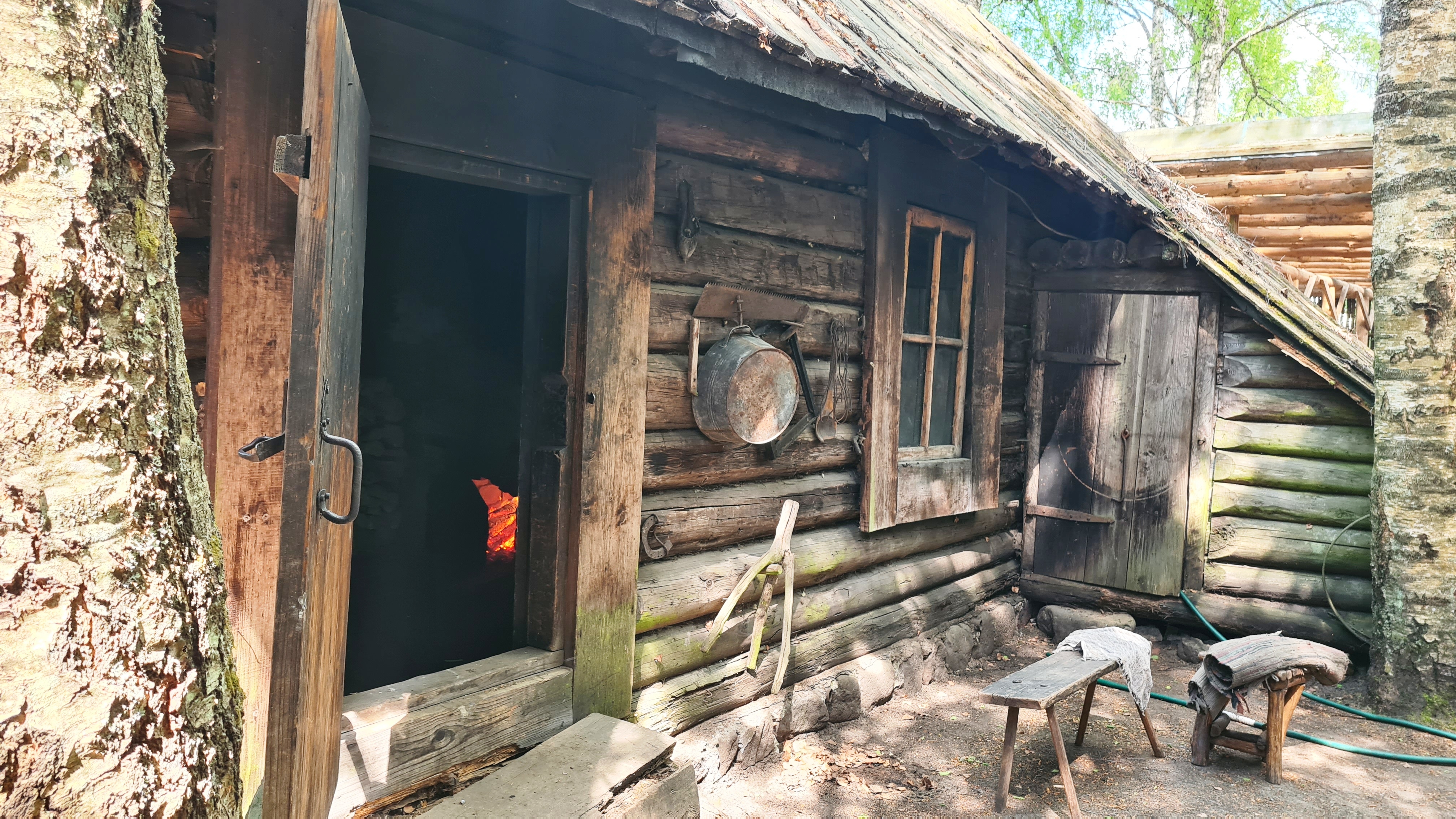 Mustjõe Kõrtsitlau suitsusaun