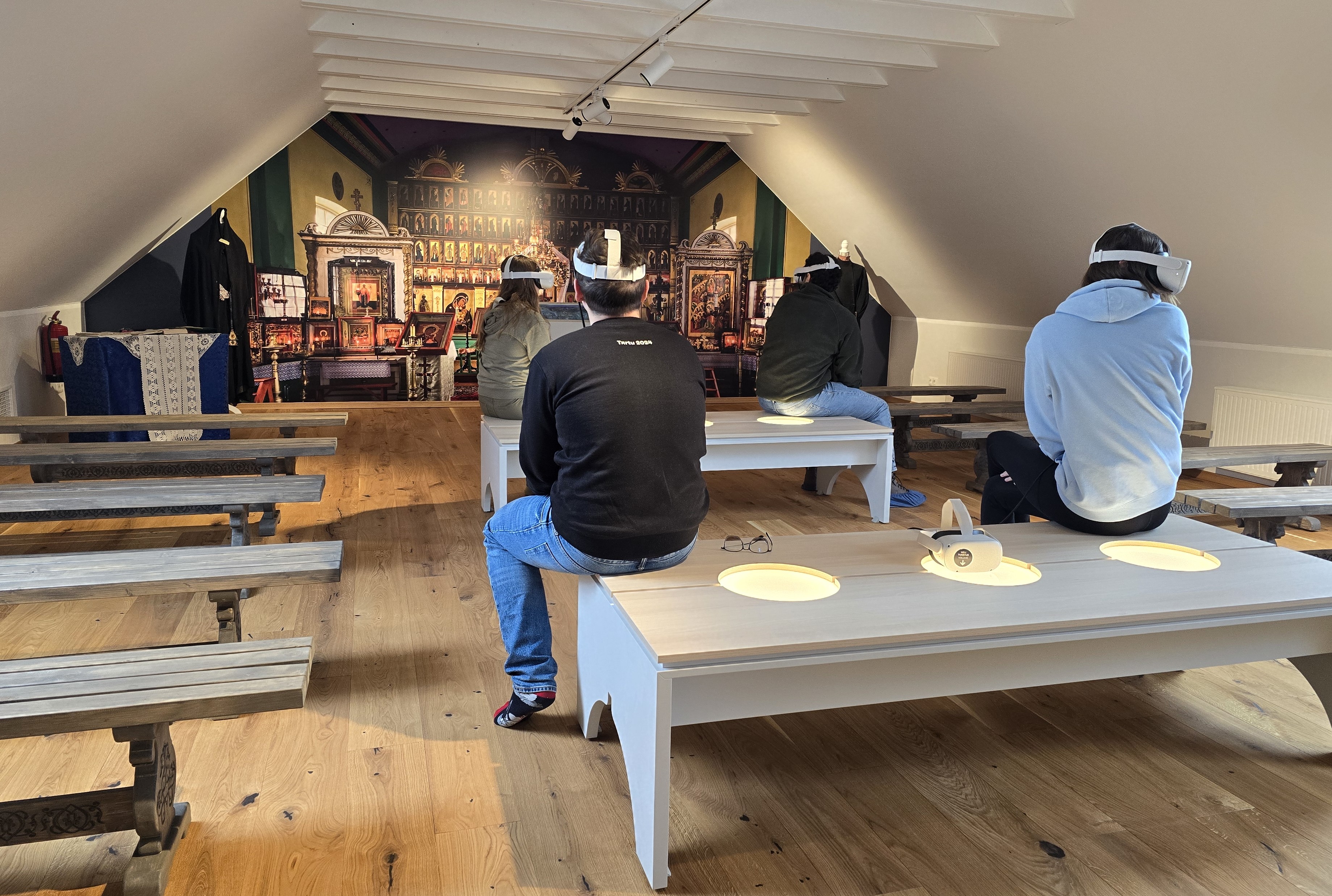 Vanausuliste muuseumis satud VR prillidega otse palvusele