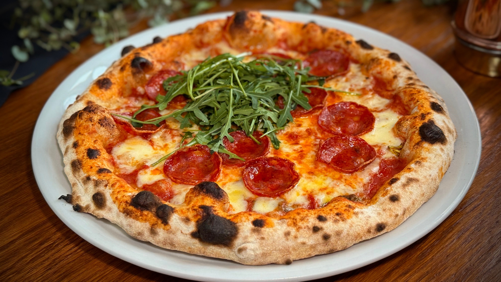Piccante salami pizza