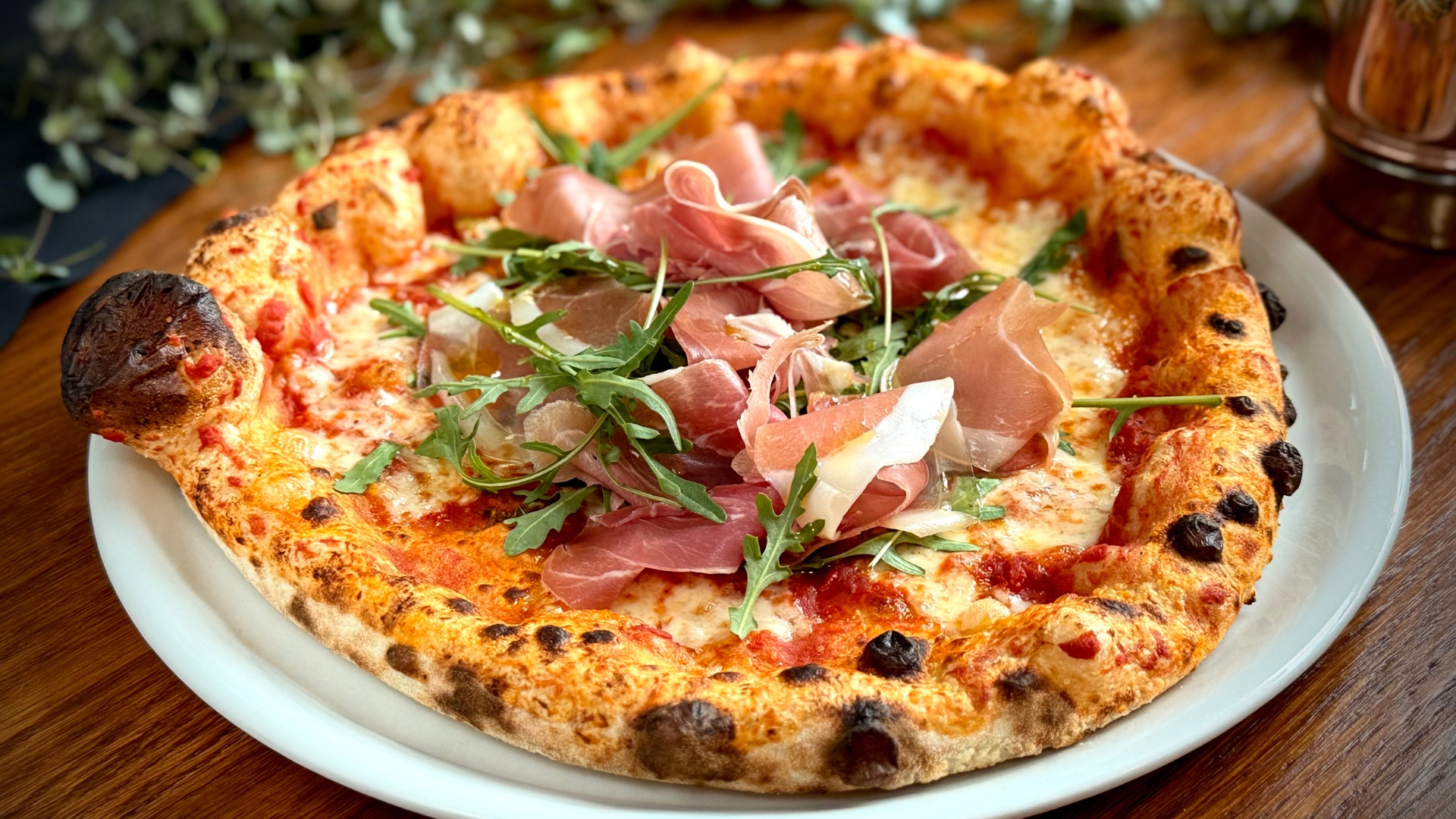 Prosciutto crudo pizza