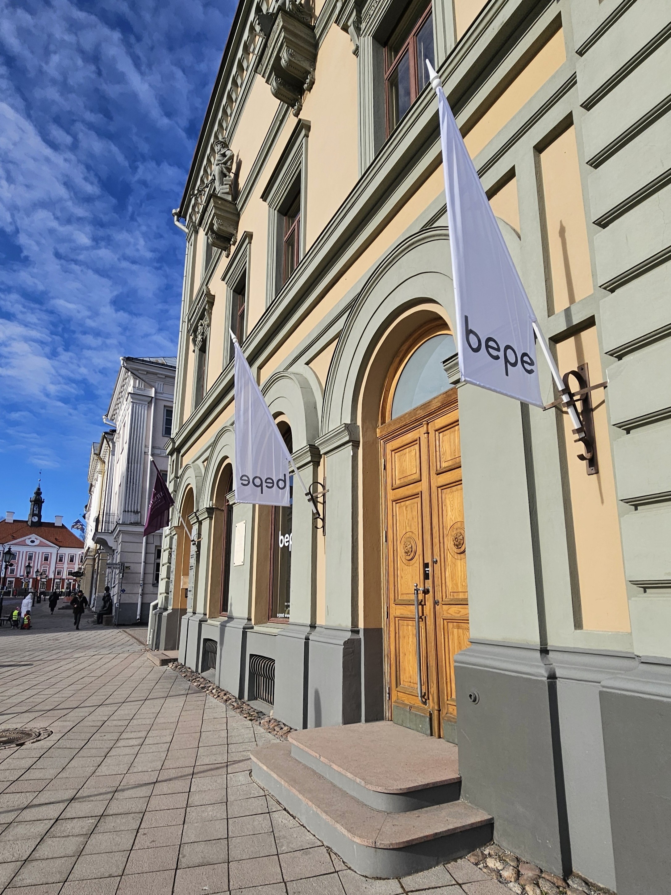Bepe asub Tartu Raekoja platsil