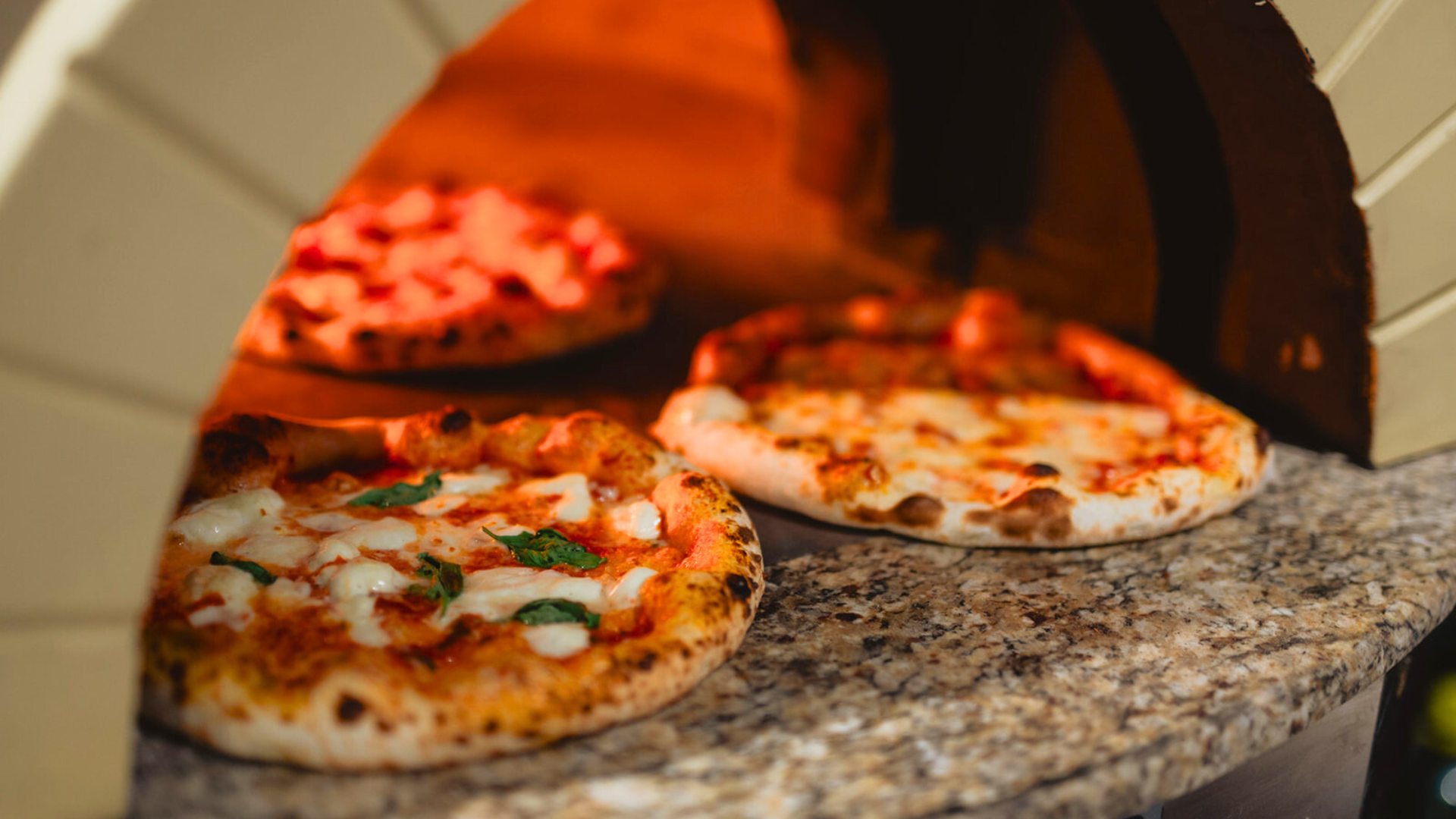 Pizzad otse puuküttega kiviahjust! 🍕