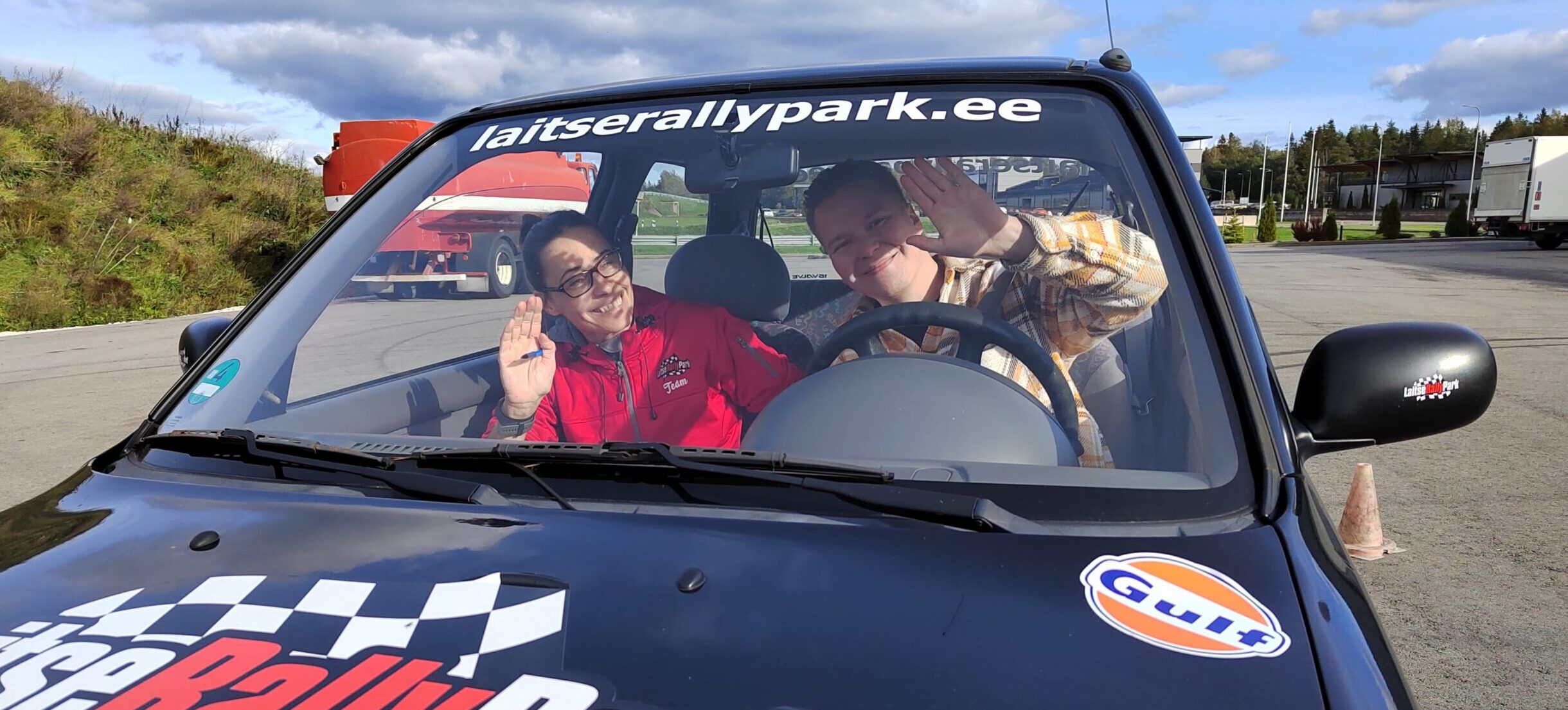 Stuntauto im LaitseRallyPark