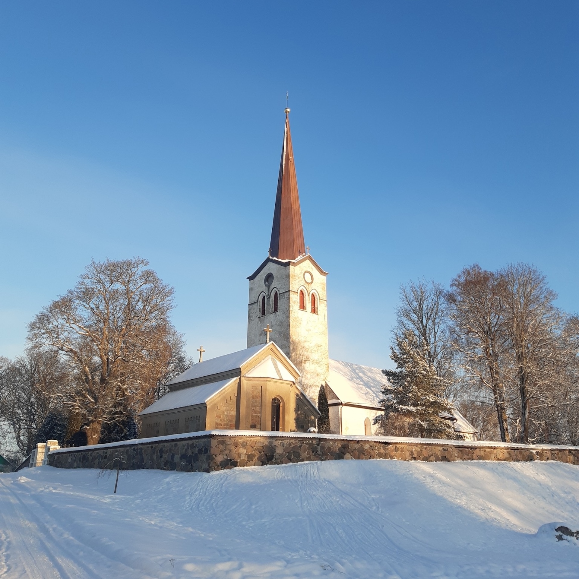 Kose Püha Nikolause kirik talvel