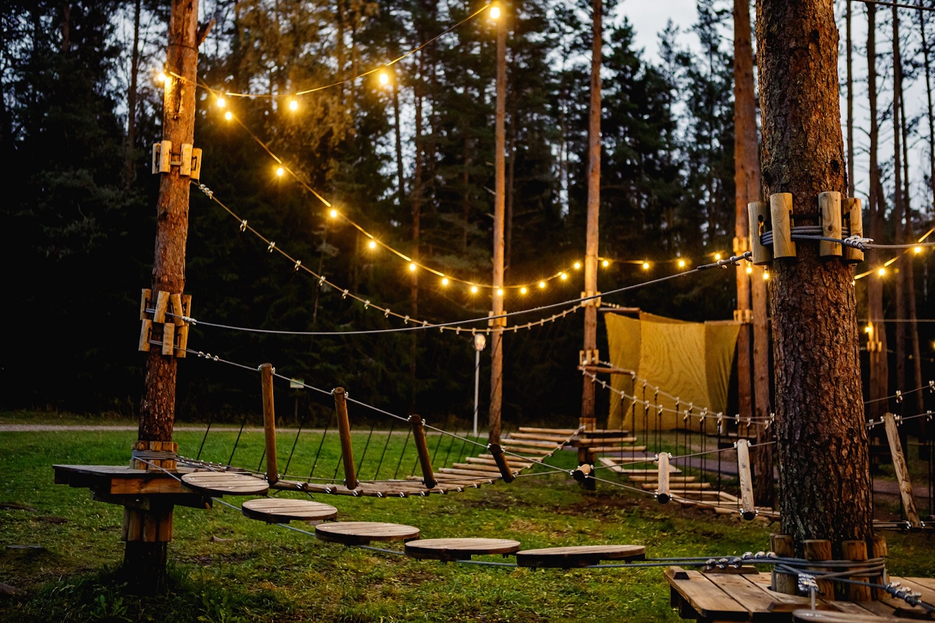 Kõrvemaa madalseikluspark suveõhtul