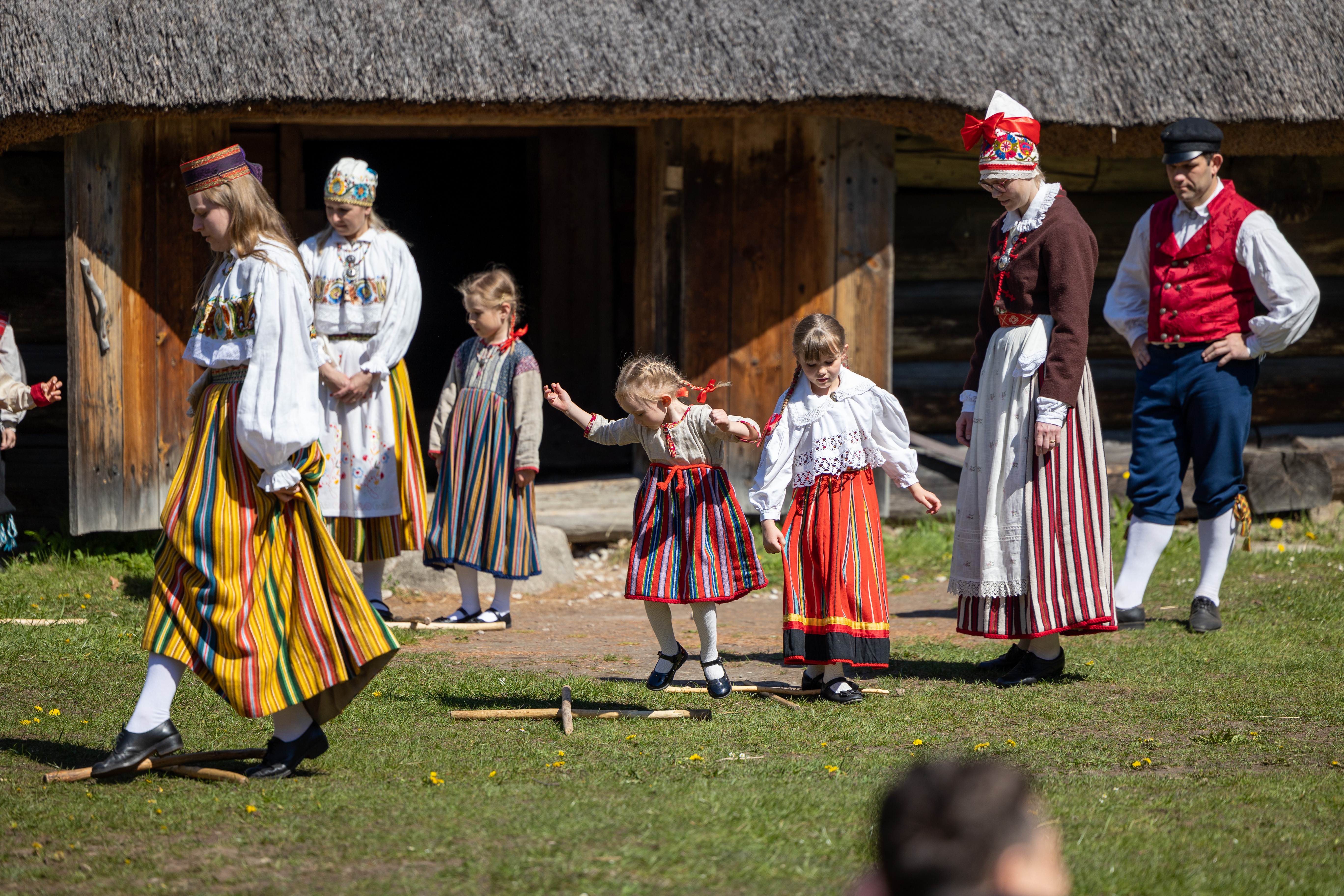 Dance performances of the Folklore Society Leigarid
