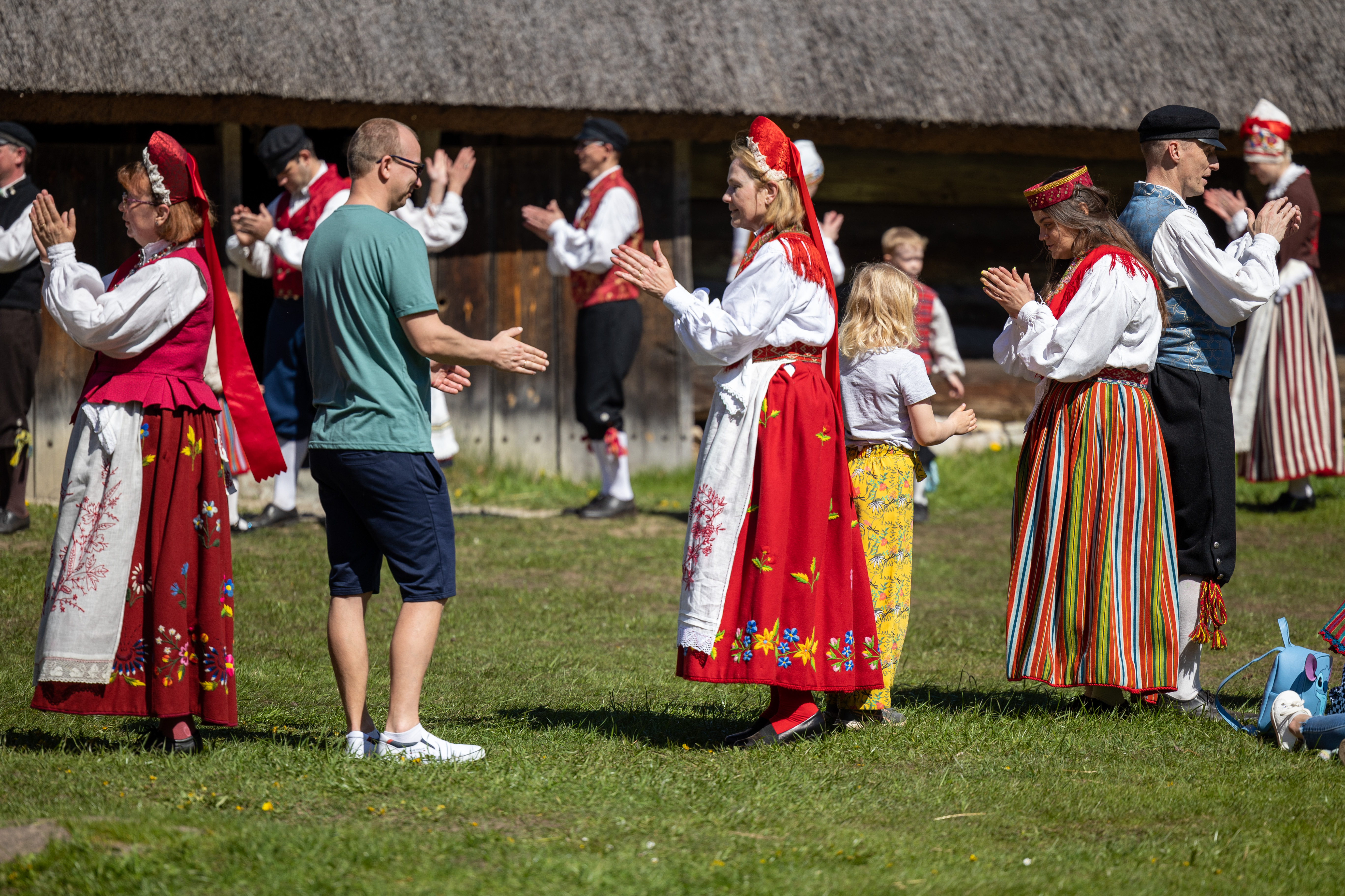 Dance performances of the Folklore Society Leigarid
