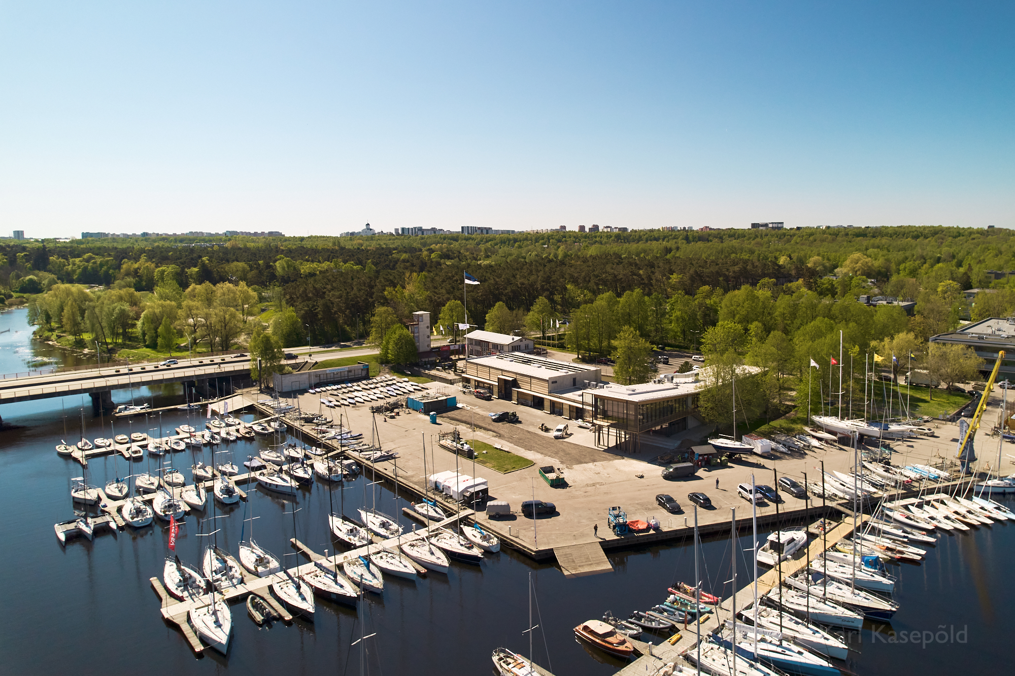Vasaras skats uz Kalev jahtklubu Tallinā