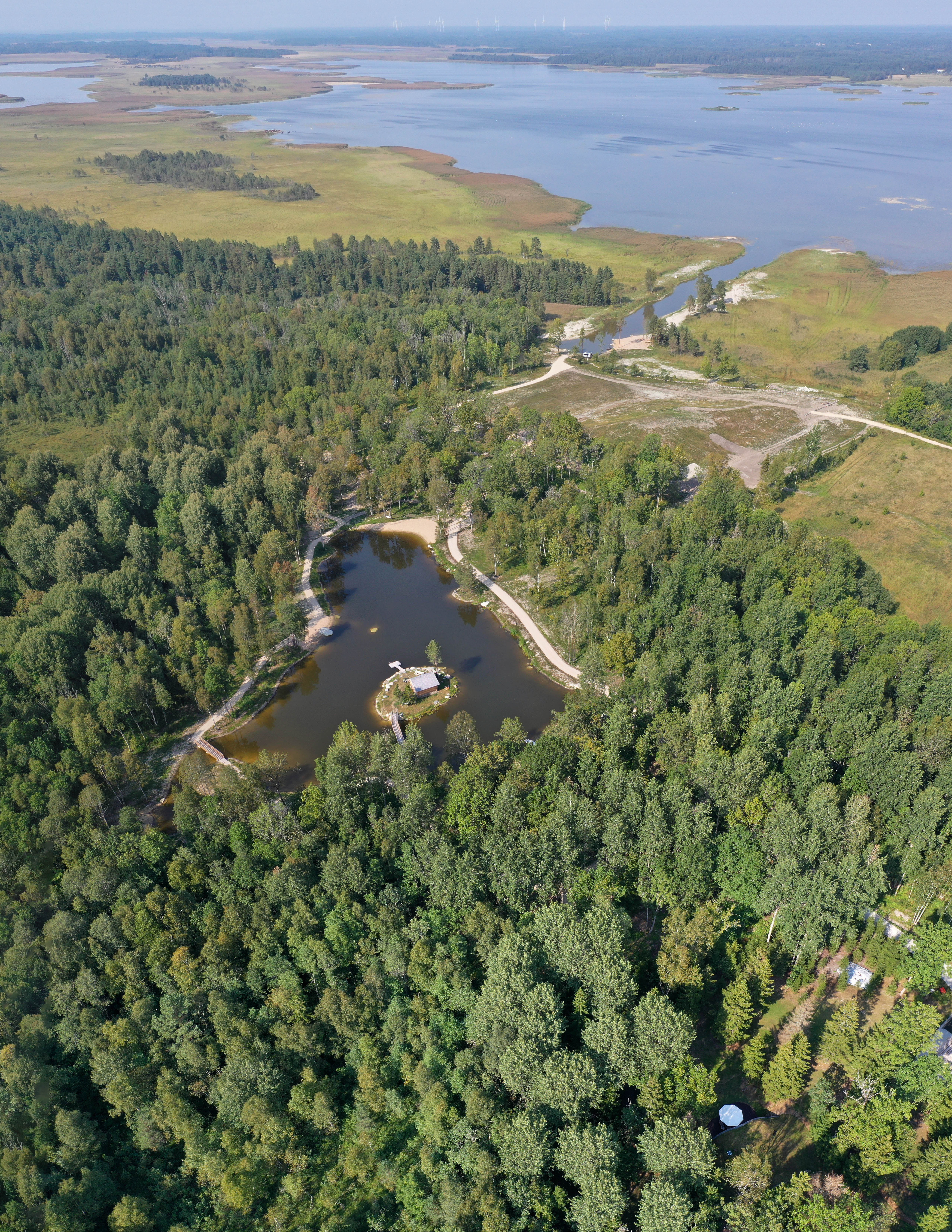 Droonivaade järvele ja saunale