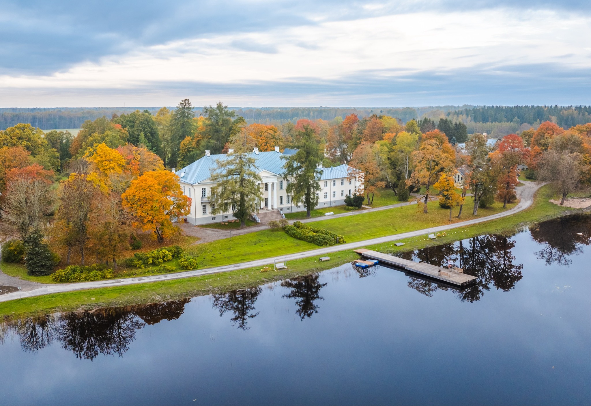 Kernu mõisapark sügisel
