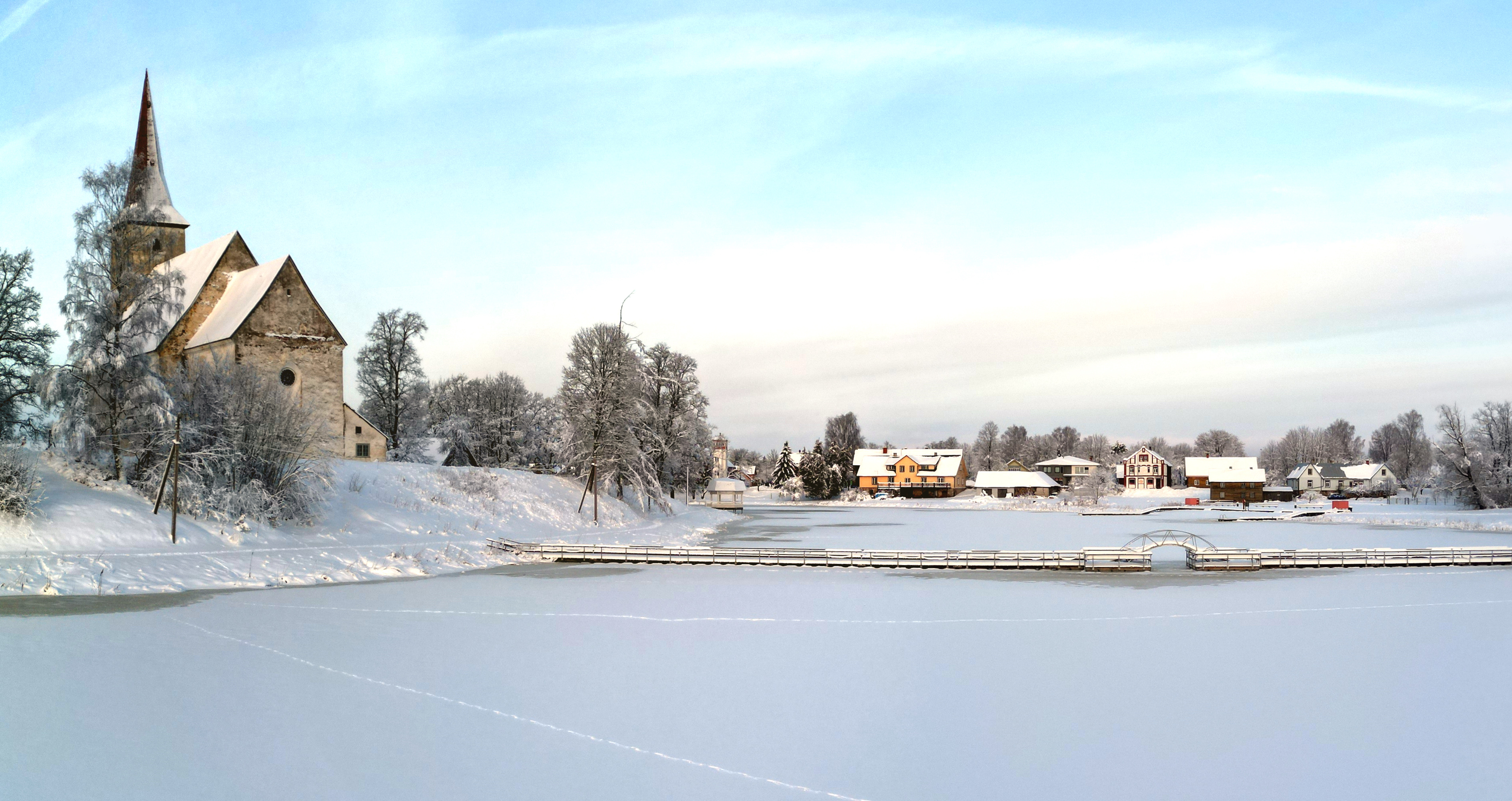 Suure-Jaani paisjärv talvel