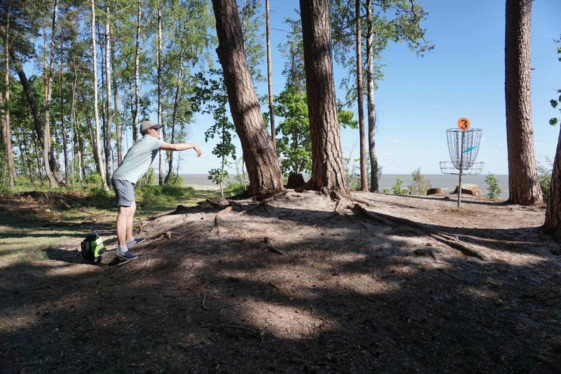 Valgerannassa, kuntopolun läheisyydessä mäntymetsässä, on 18 korin frisbeegolfrata. 1,7 km pituinen rata alkaa Valgerannan Golfin edessä olevalta suur