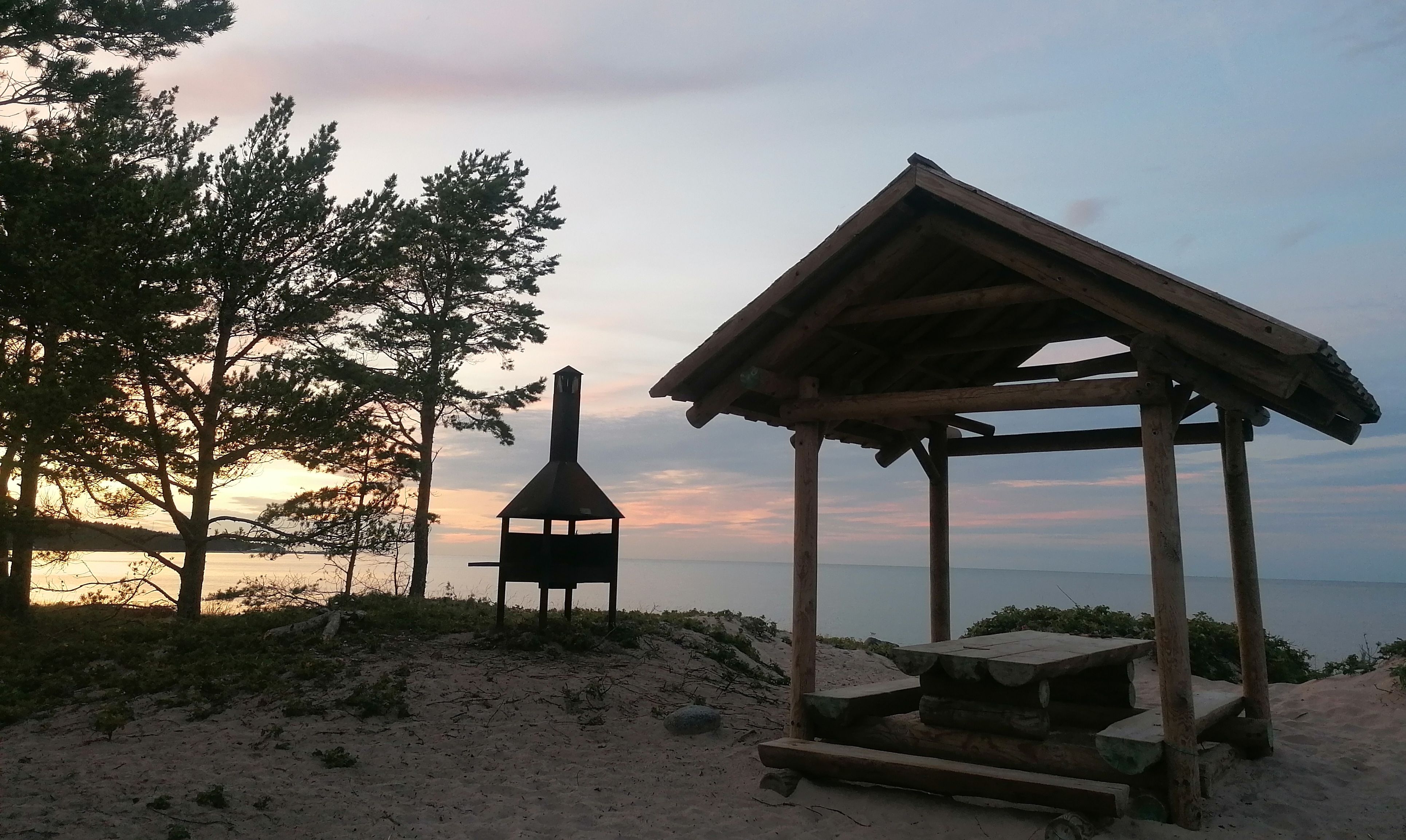 Hülkari piknikupaik Naissaare lõunarannal.