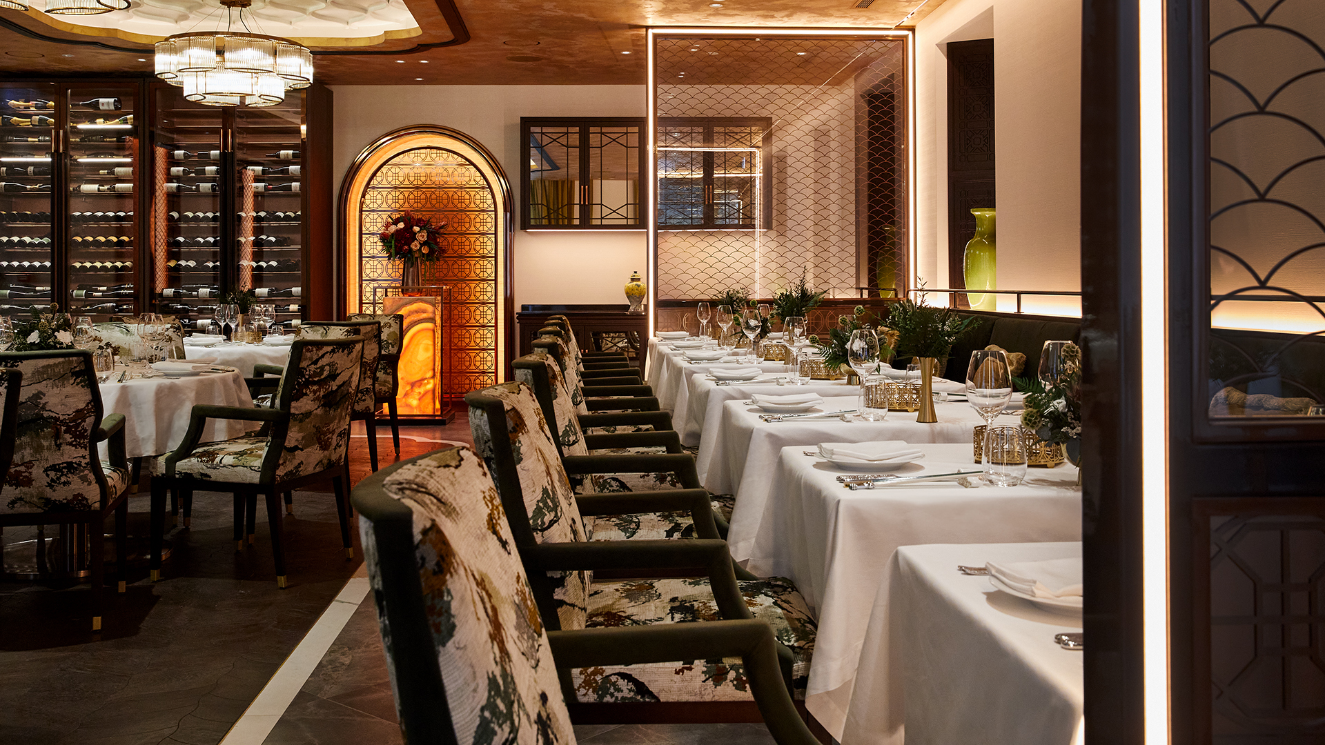 In Chinese culture, it is believed that food brings people together and creates a sincere sense of gratitude. At Shang Shi, which means "royal banquet