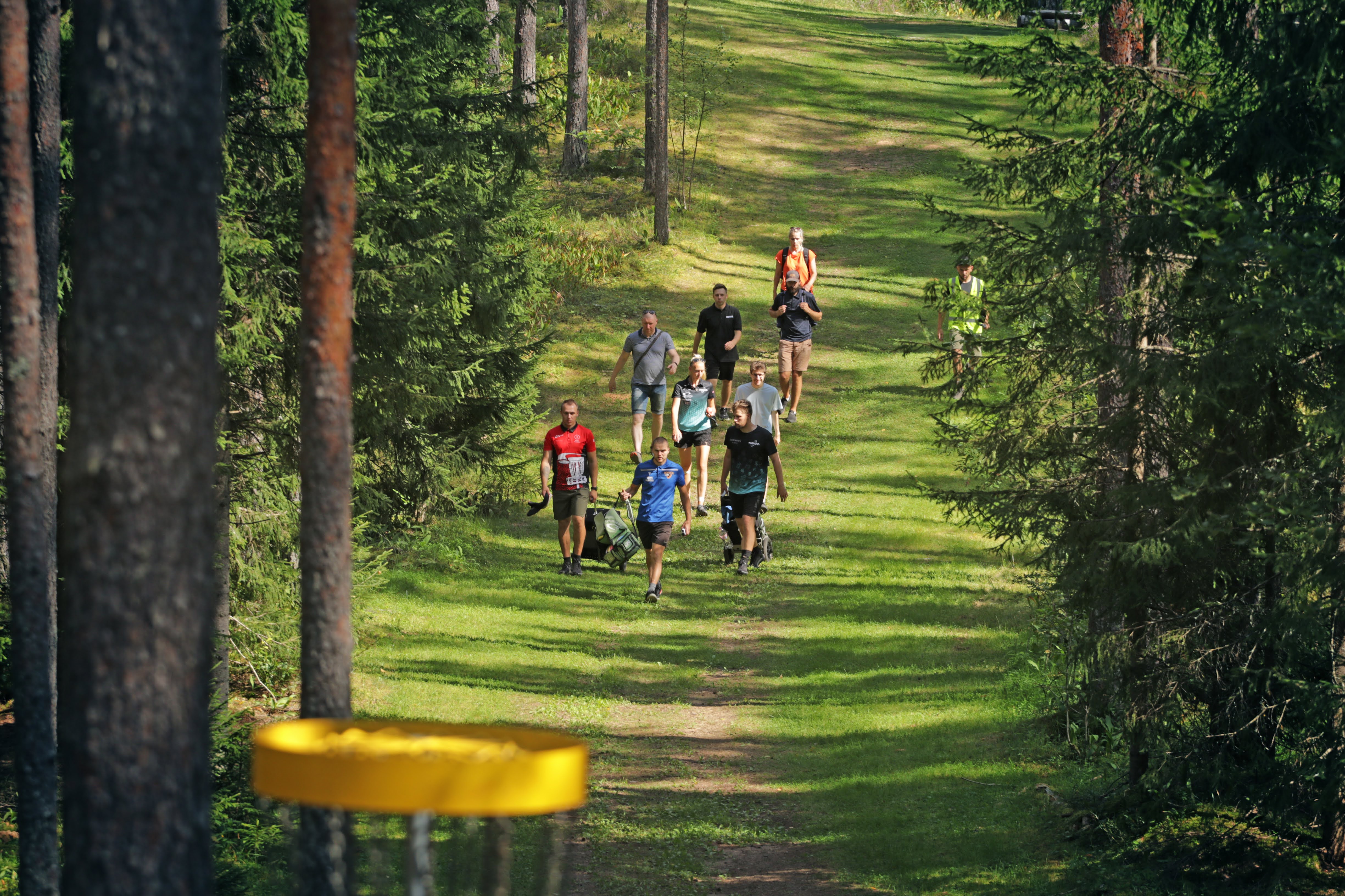 Alutaguse disc golf course is located between the lakes of Kurtna, on the territory of the Alutaguse Health and Sports Centre. The 18-basket disc golf