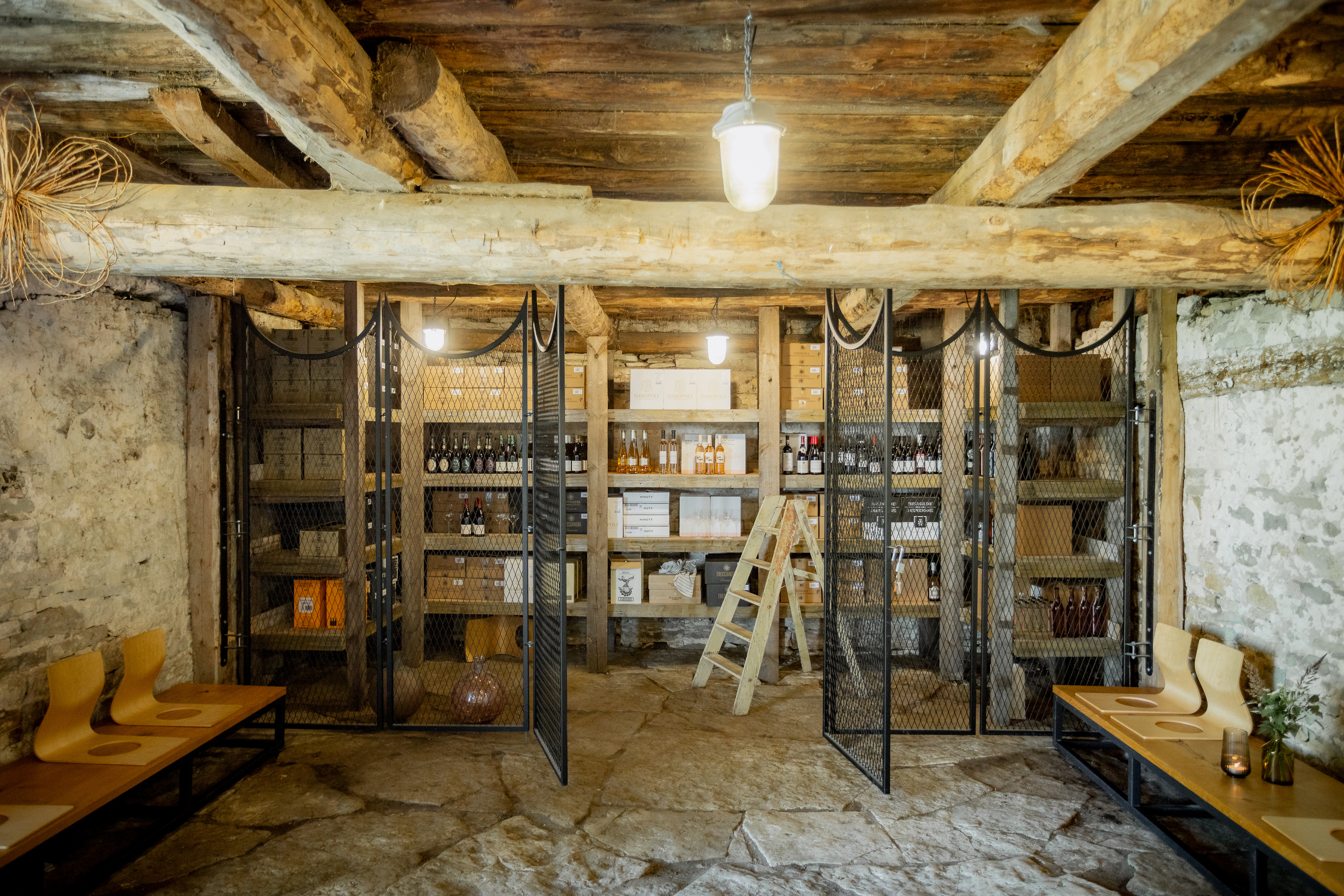 Heinaküün ja veinipood