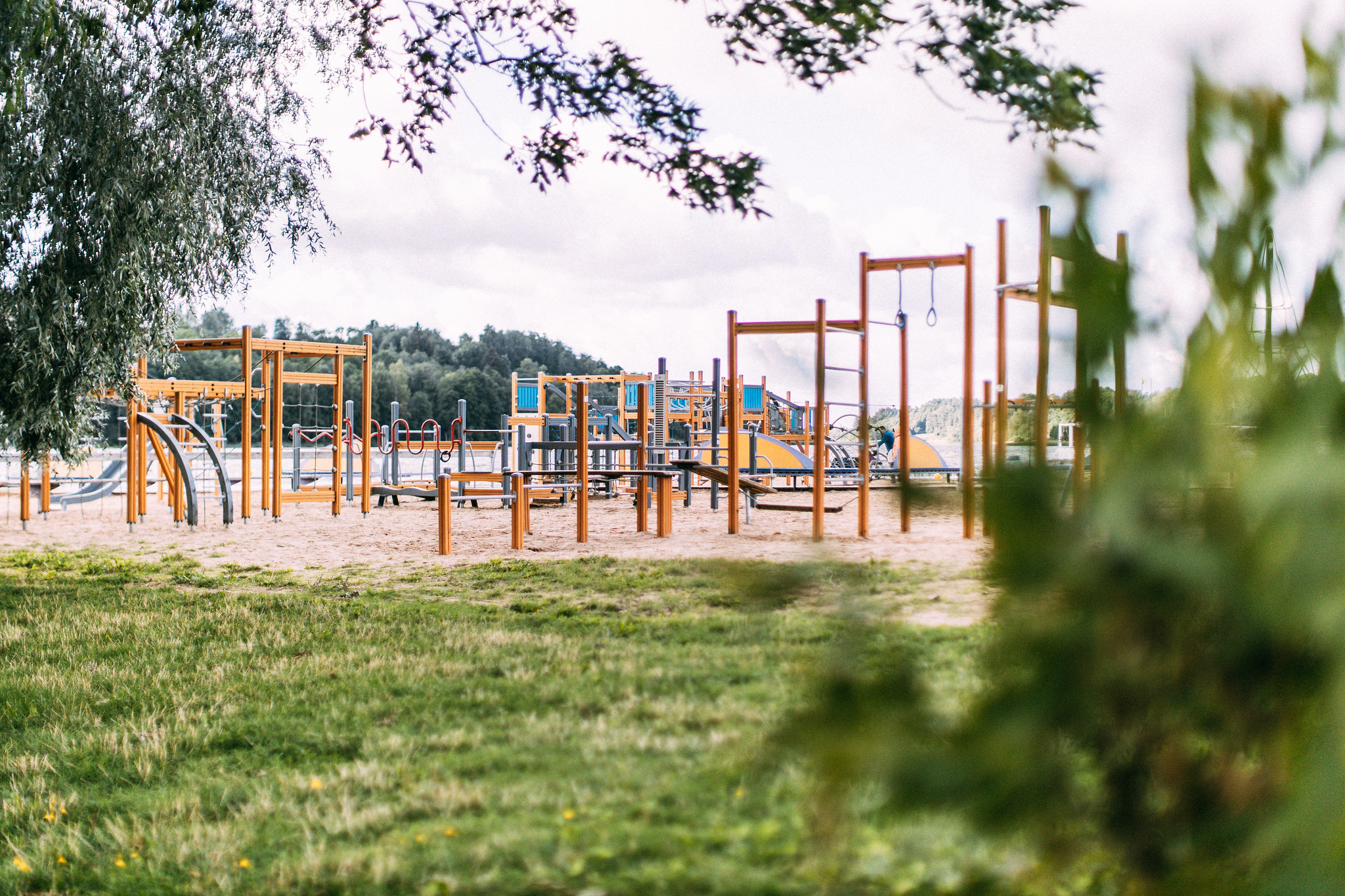 Viljandi järve äärne mänguväljak