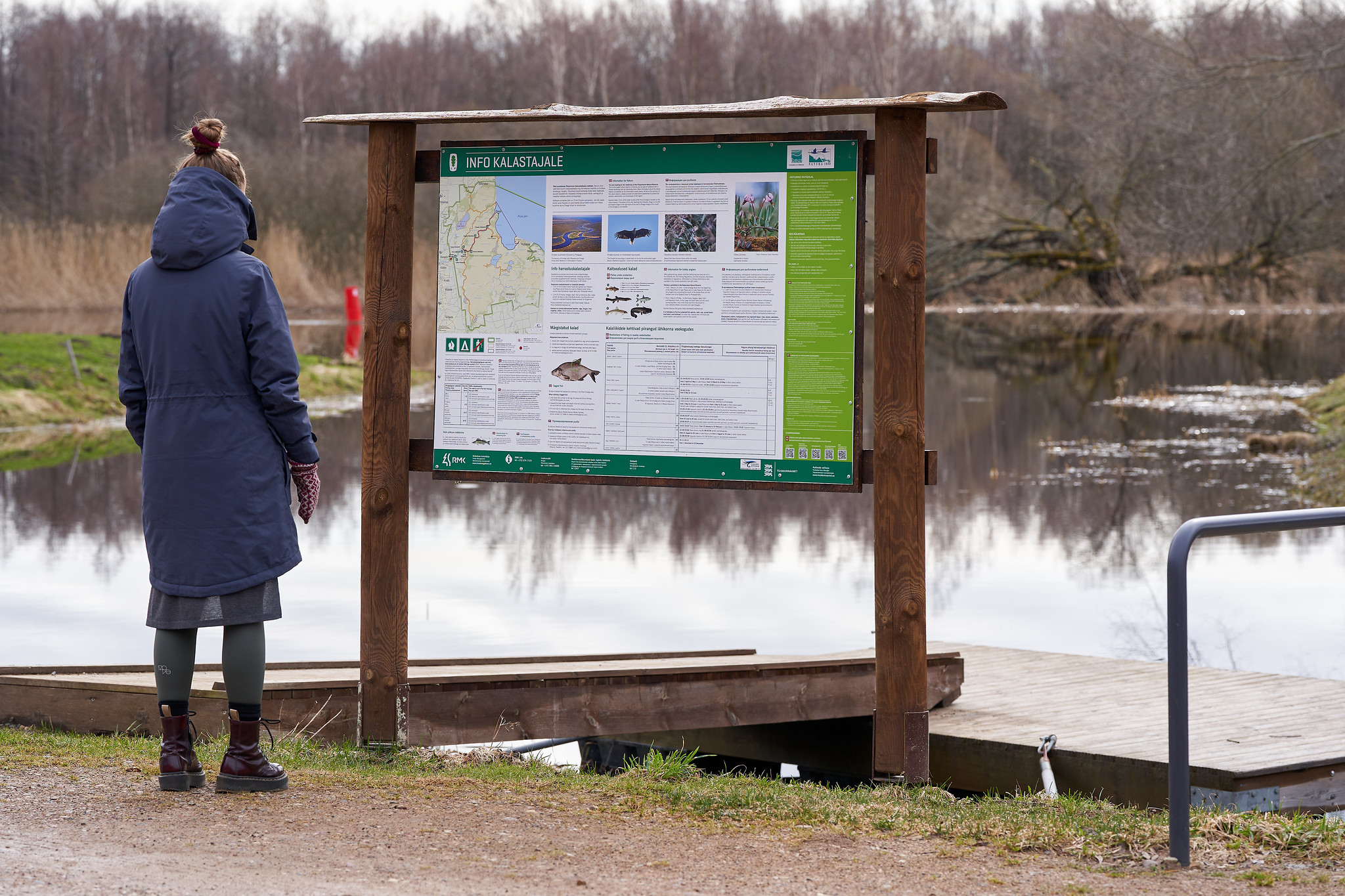 Emajõe õpperaja infotahveid on põnev uudistada