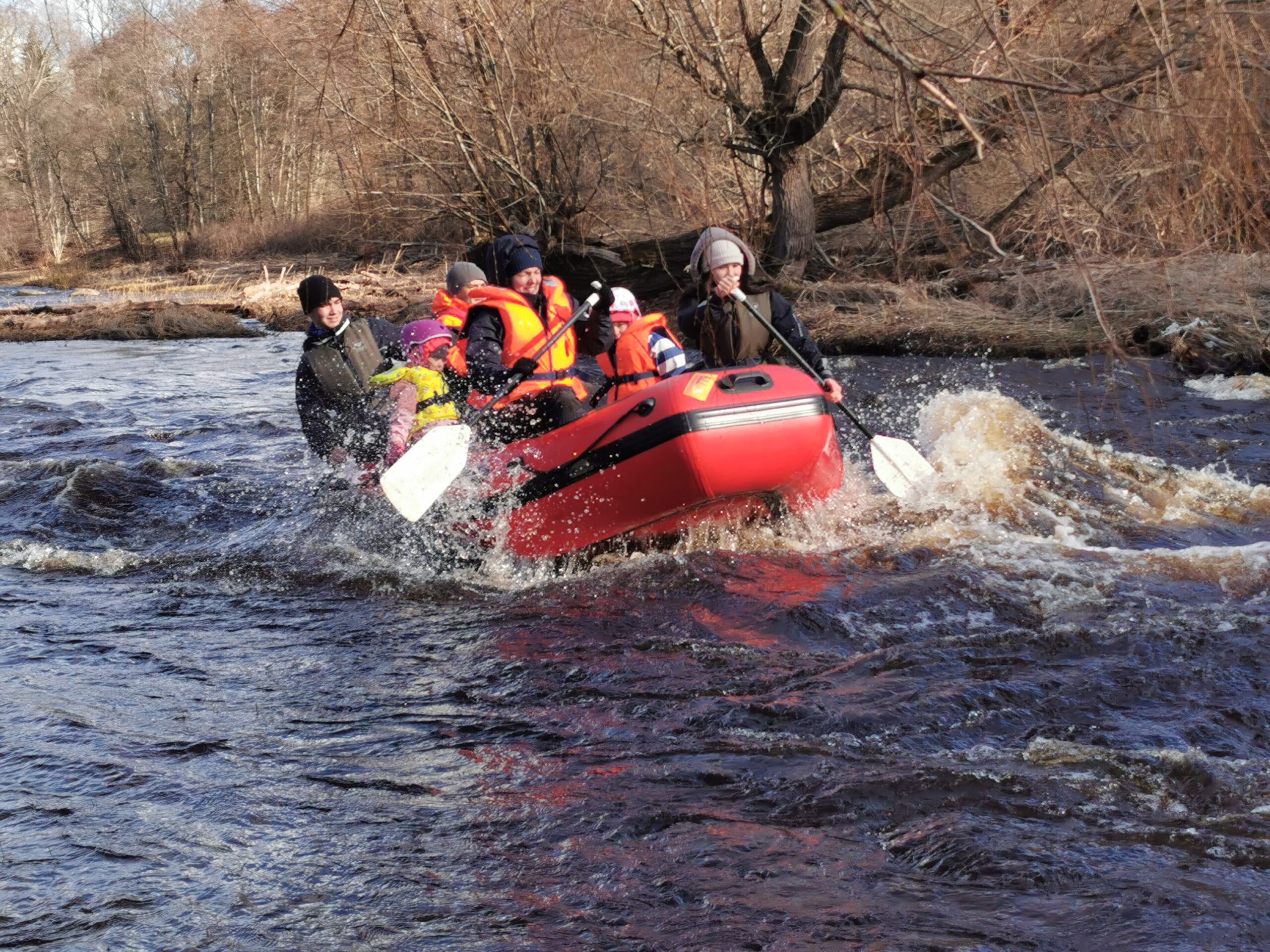 Der schnell fließende Jägala eignet sich perfekt zum Rafting
