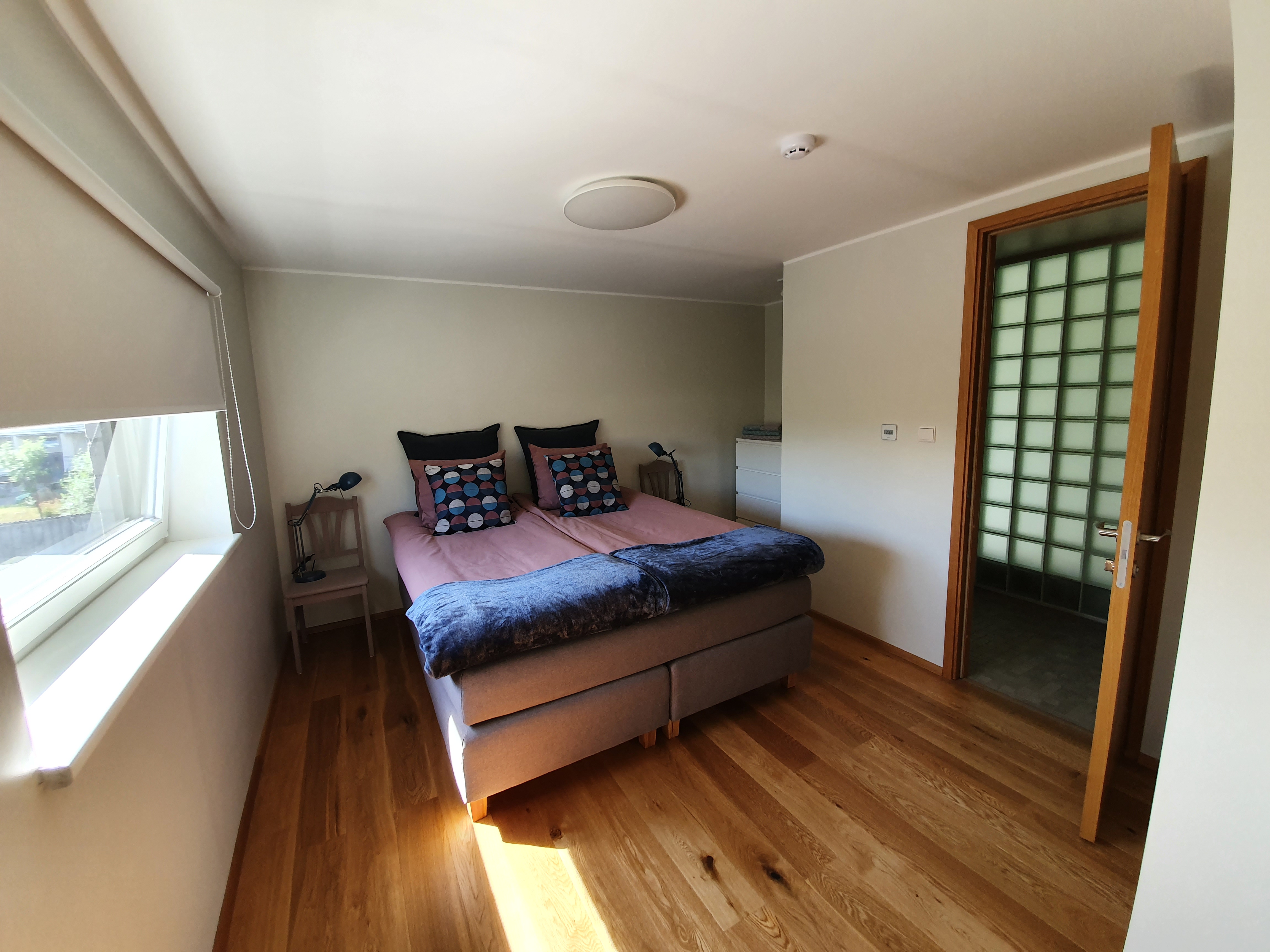 Magamistuba laia voodiga