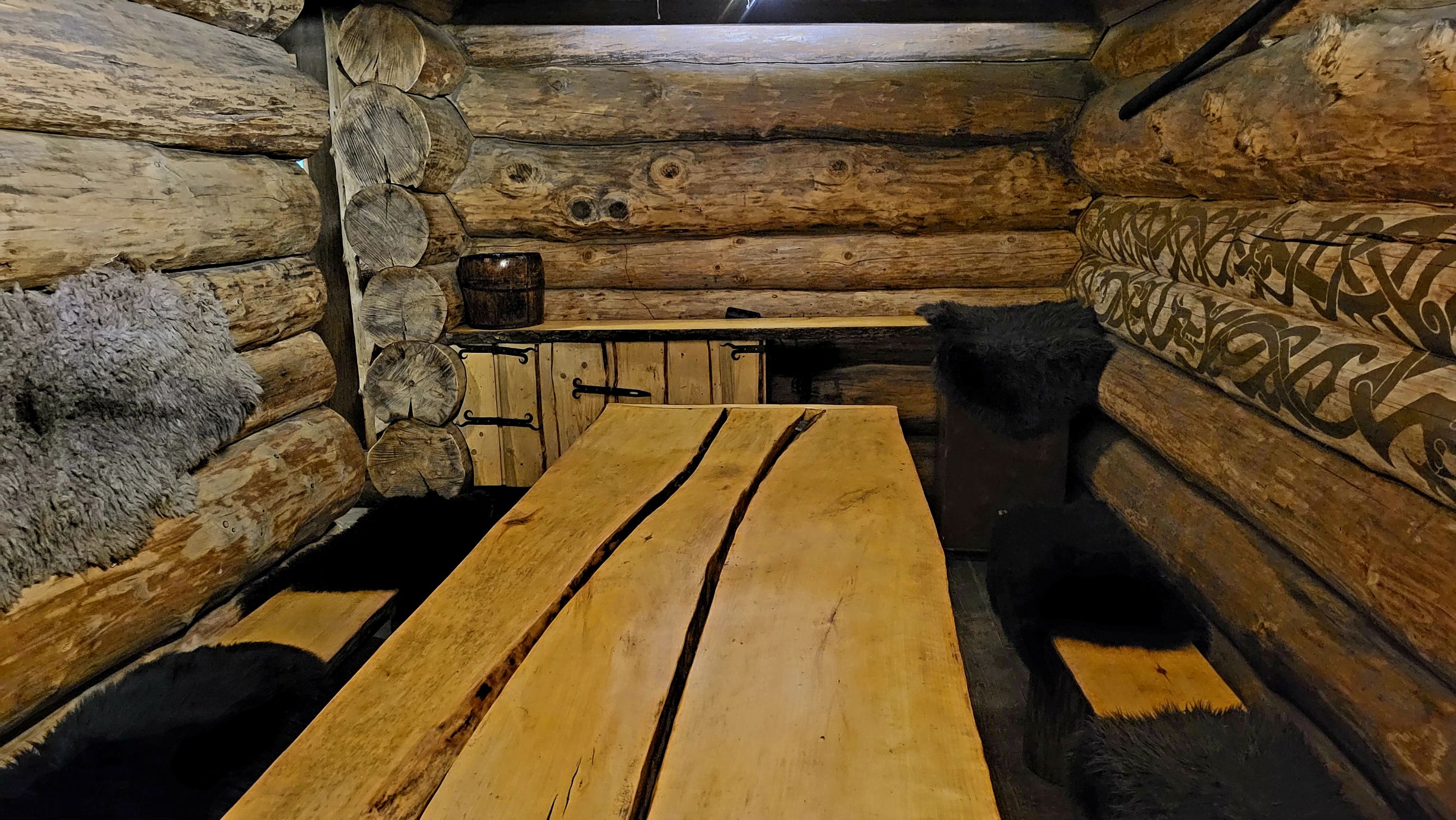 eesruum.