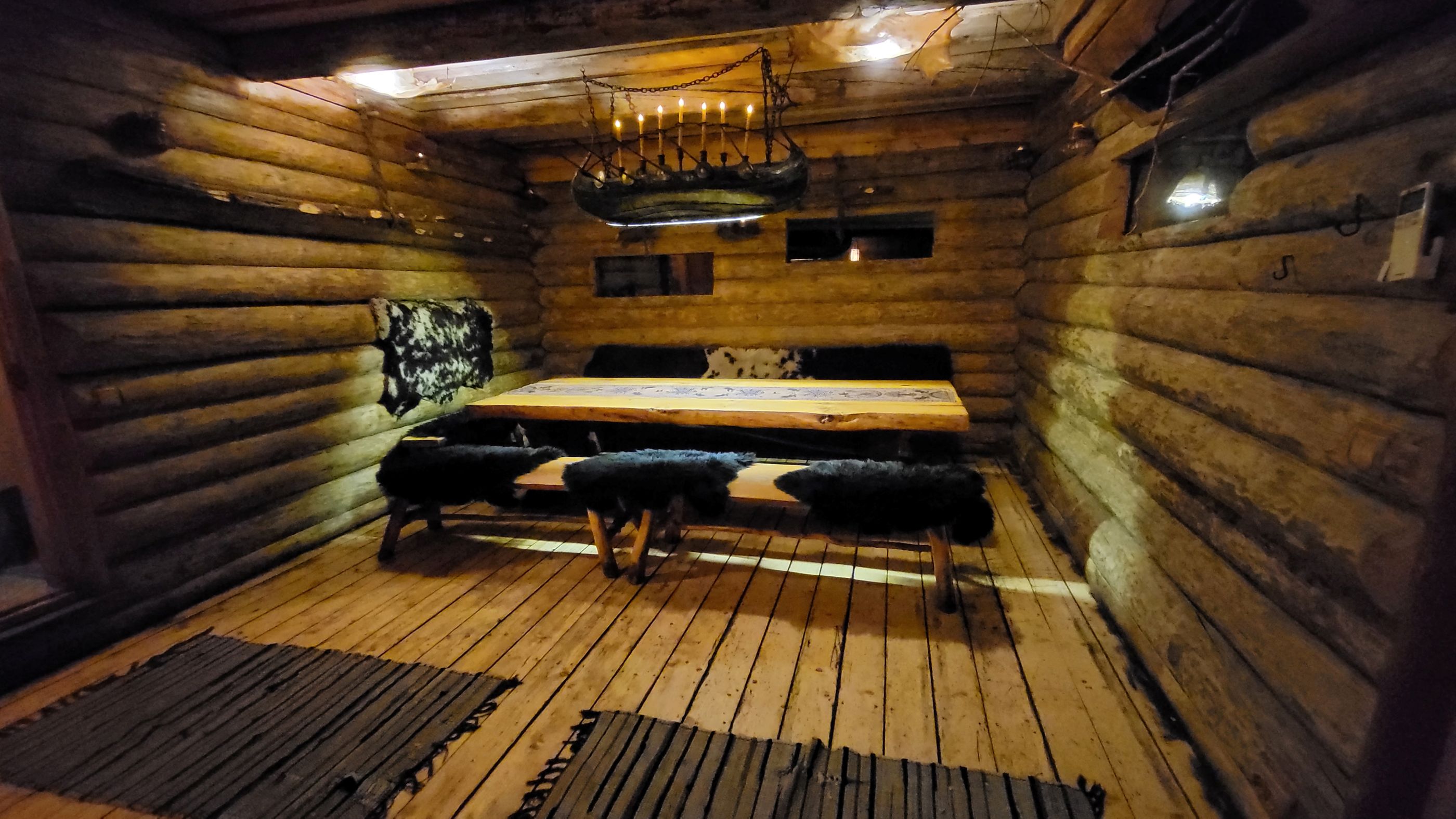 eesruum.