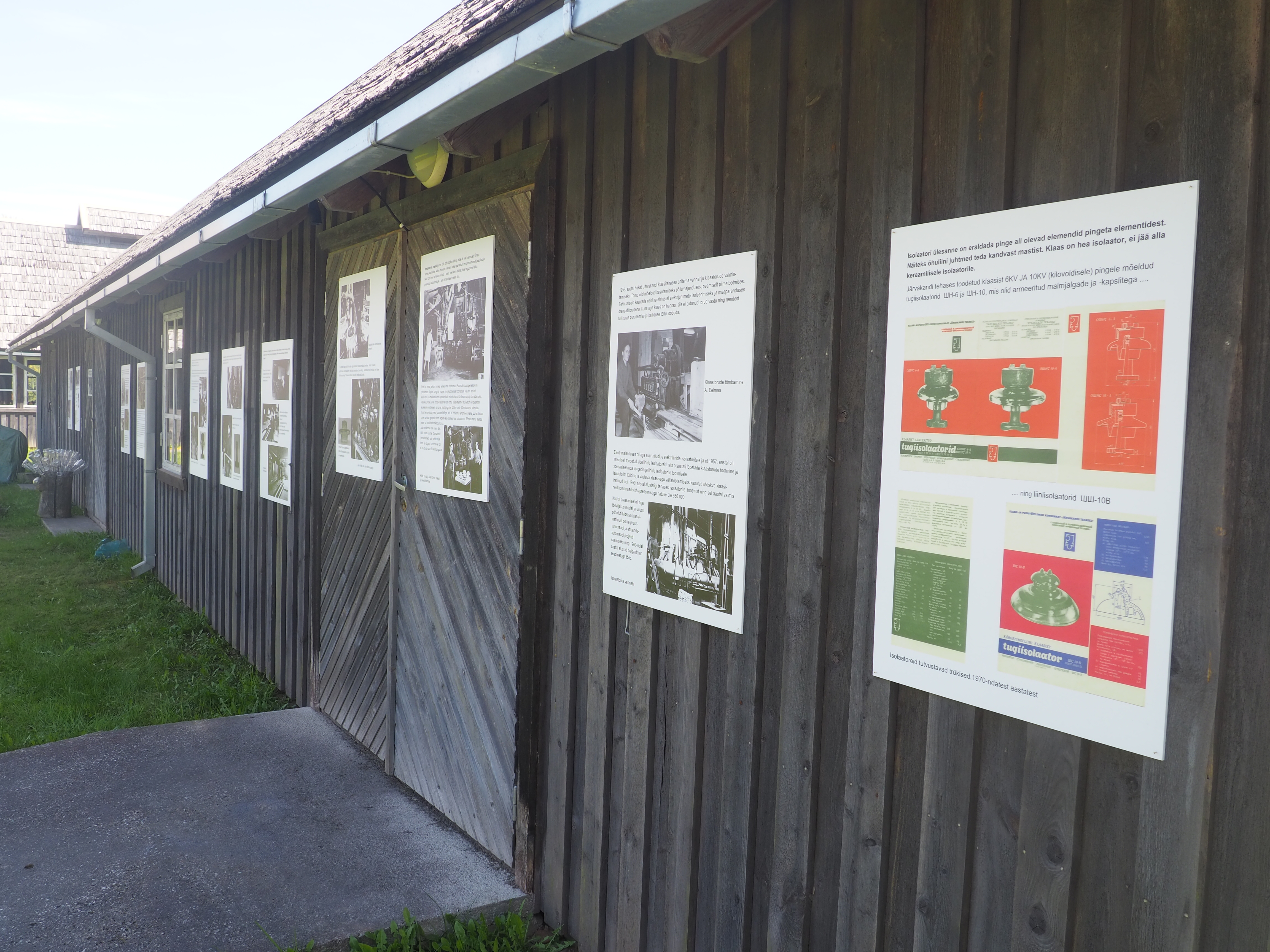 Hoovinäitus klaasimuuseumi õuel