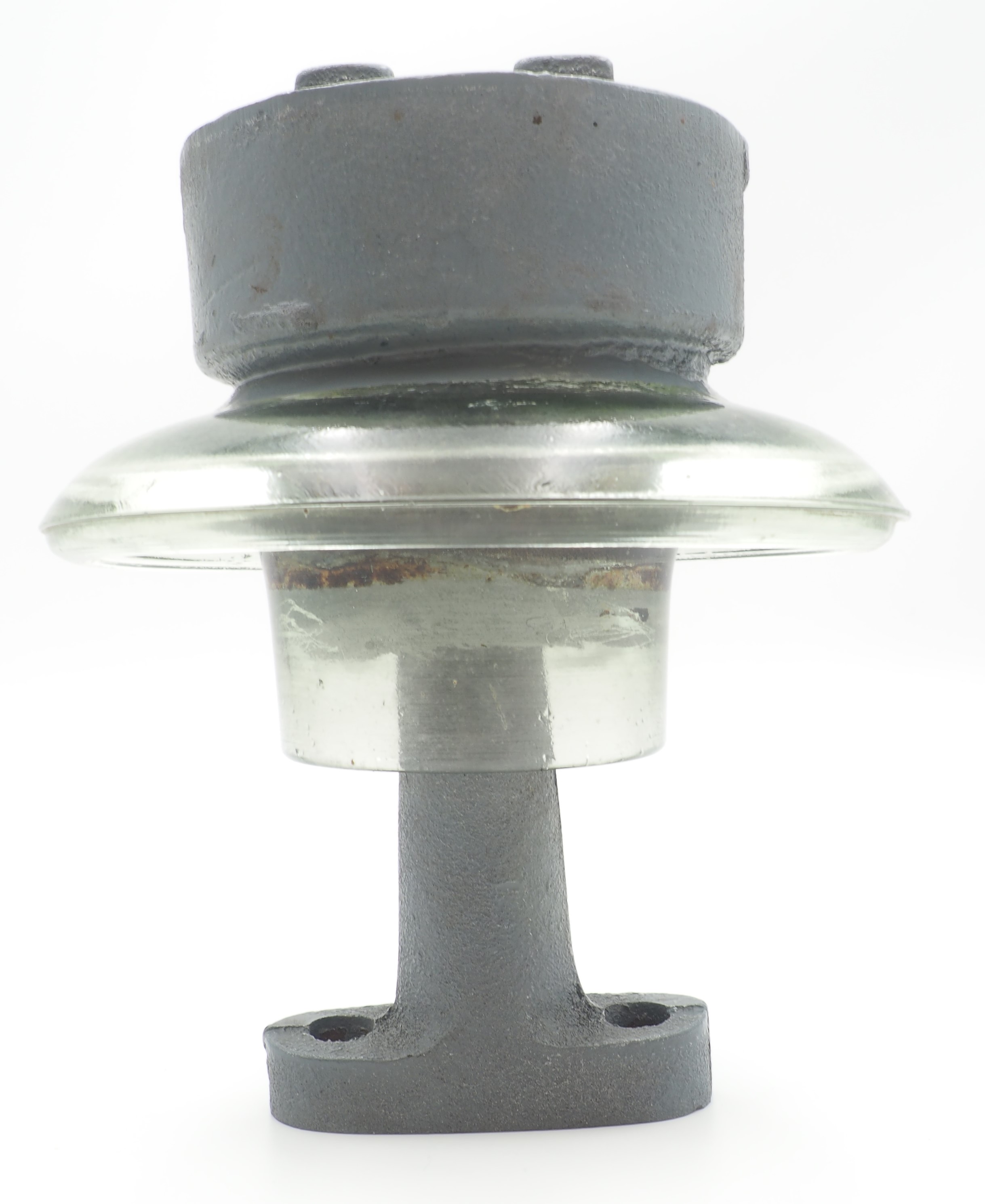 Armeeritud isolaator
