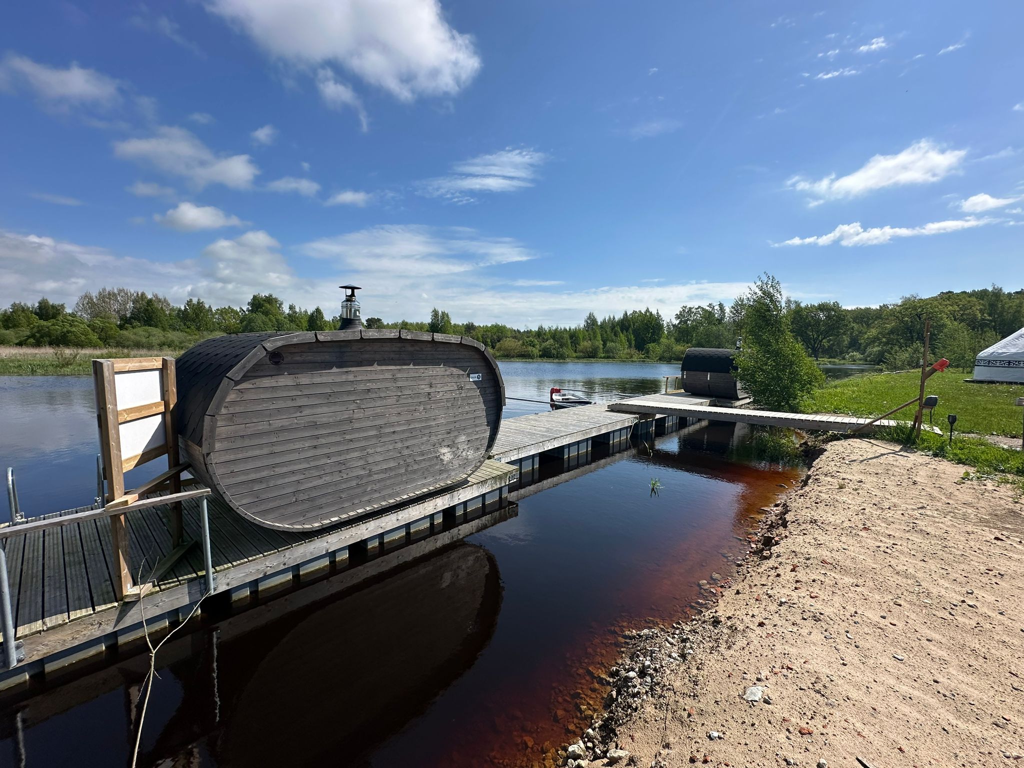 Jõekääru Puhkekeskus parvesaun ja paadisild