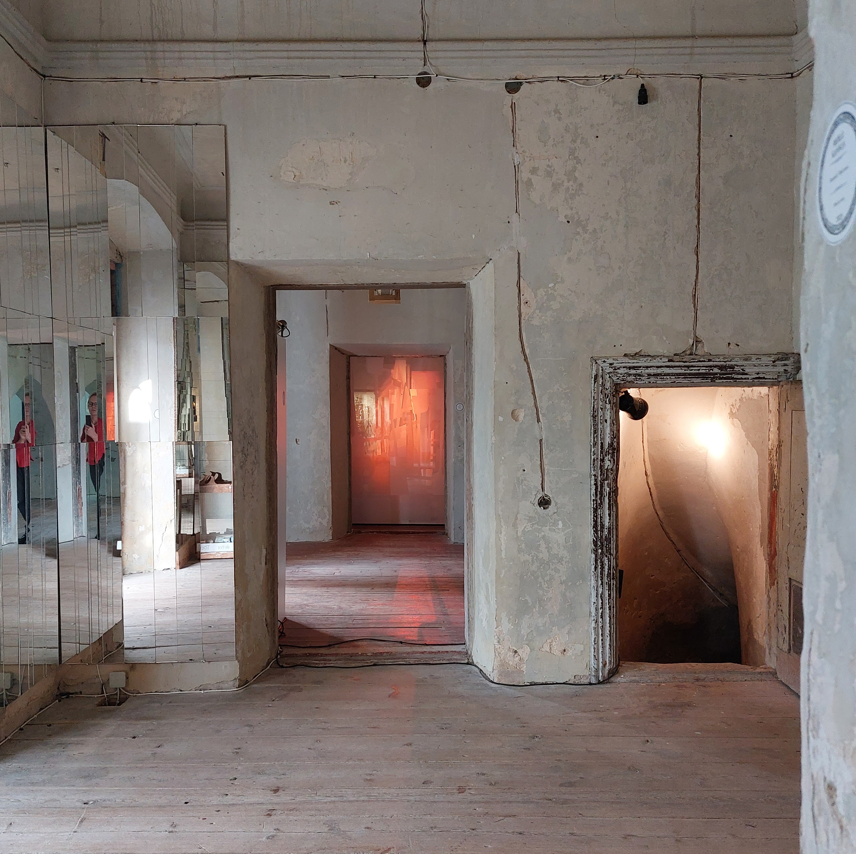 Nelja Nurga Gallery is located by the central square of Kärdla; it displays the creation of artists from Hiiumaa or with a connection to Hiiumaa. Pain