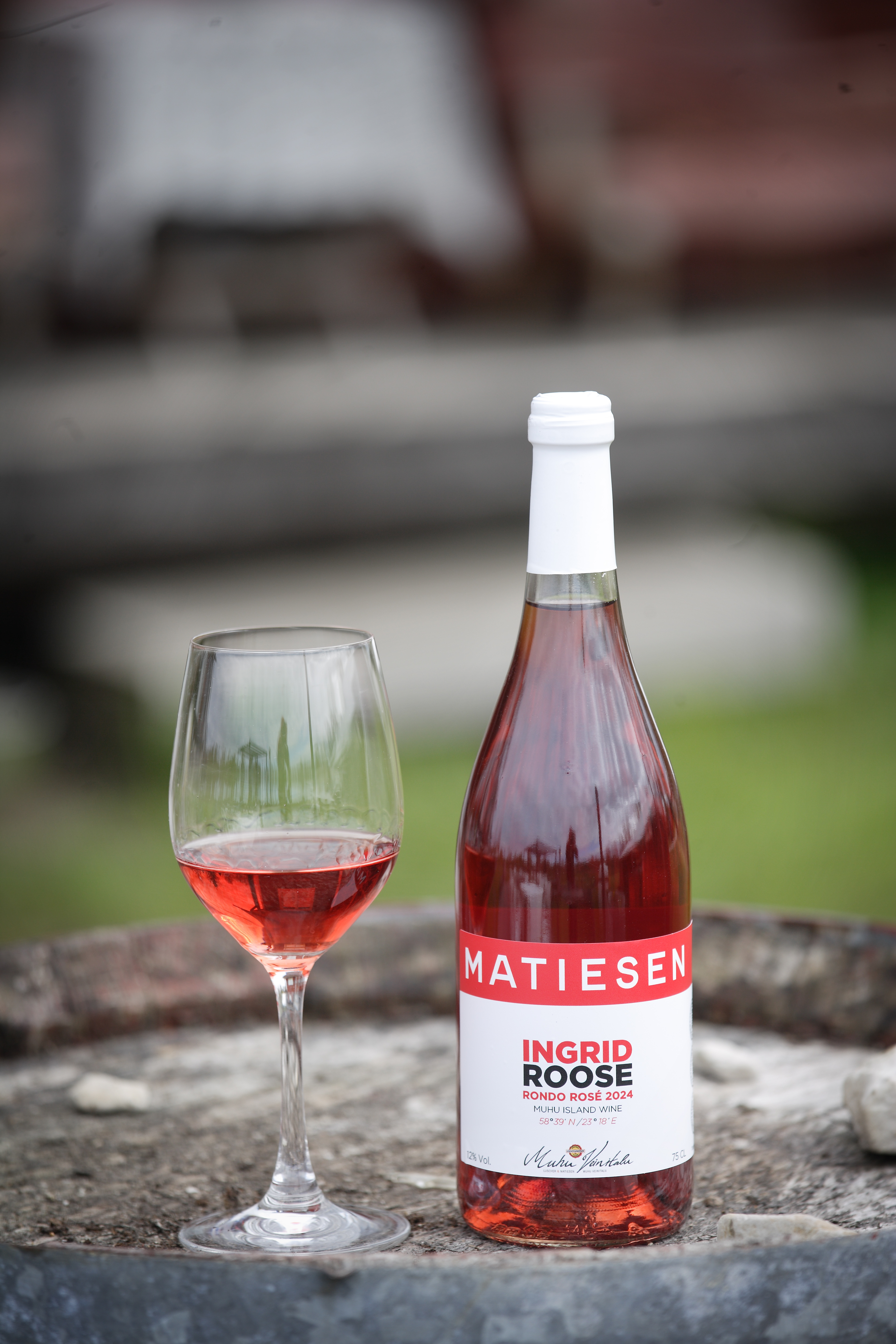 Roosa vein rosé wine
