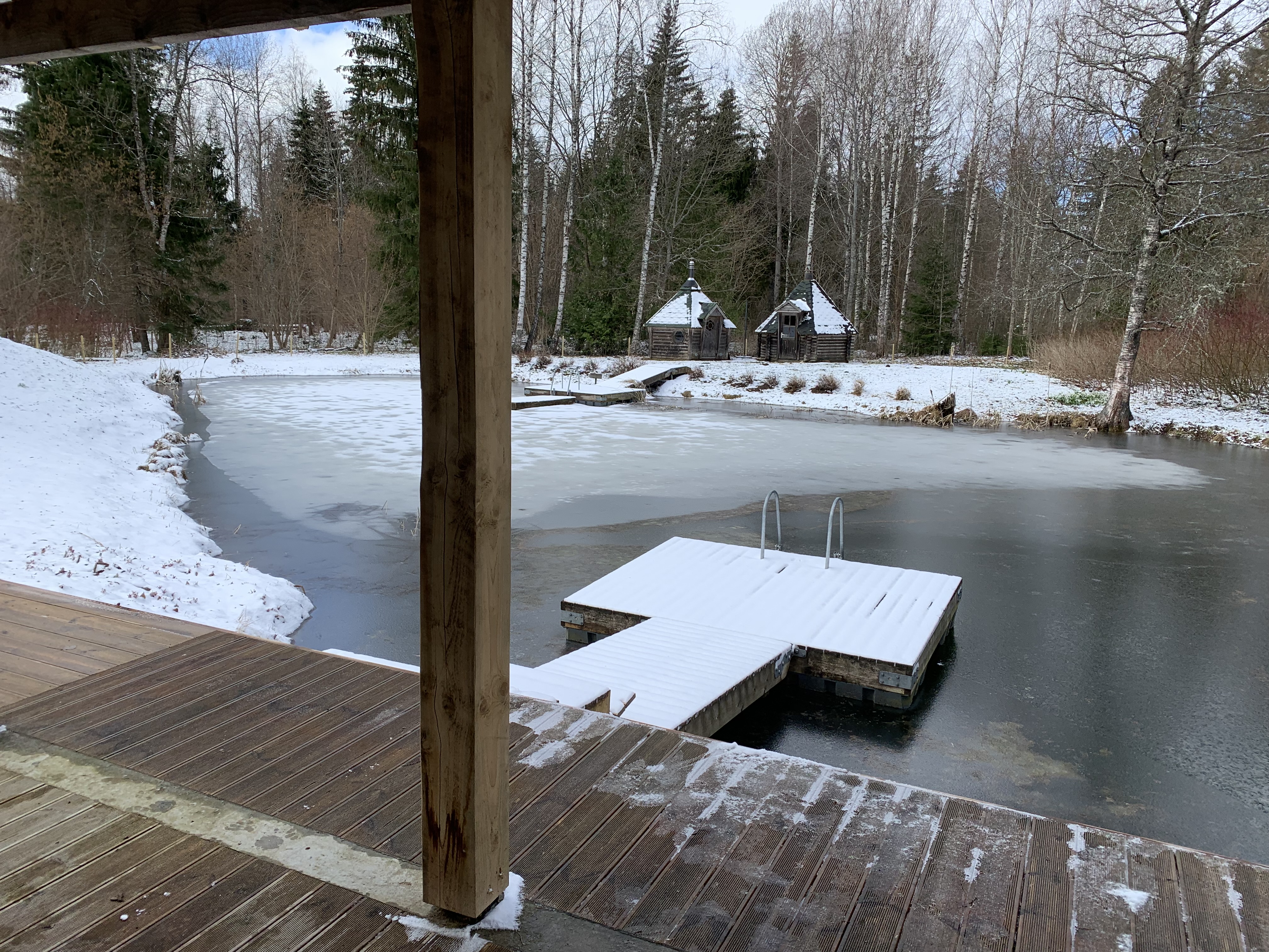 paadisild terrassilt tiigile