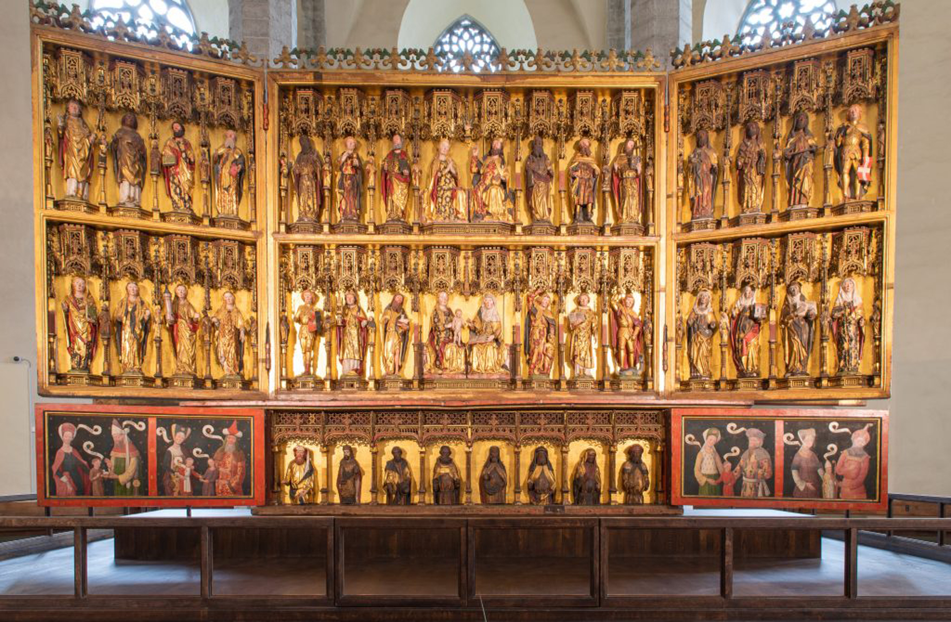 Hermen Roden työpajassa valmistunut pääalttari Nigulistessa.