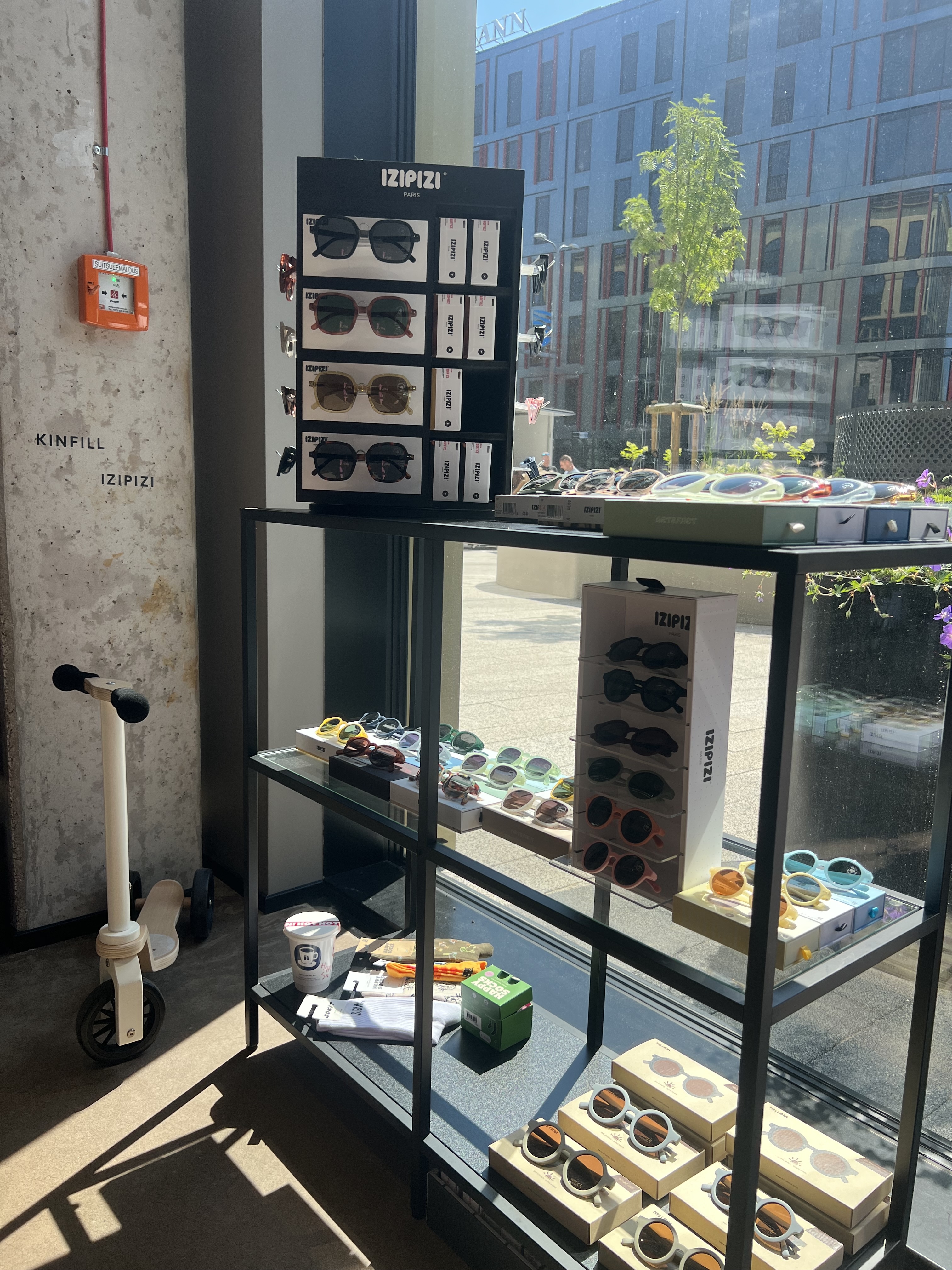 Ruuby showroomi päikseprillide valik