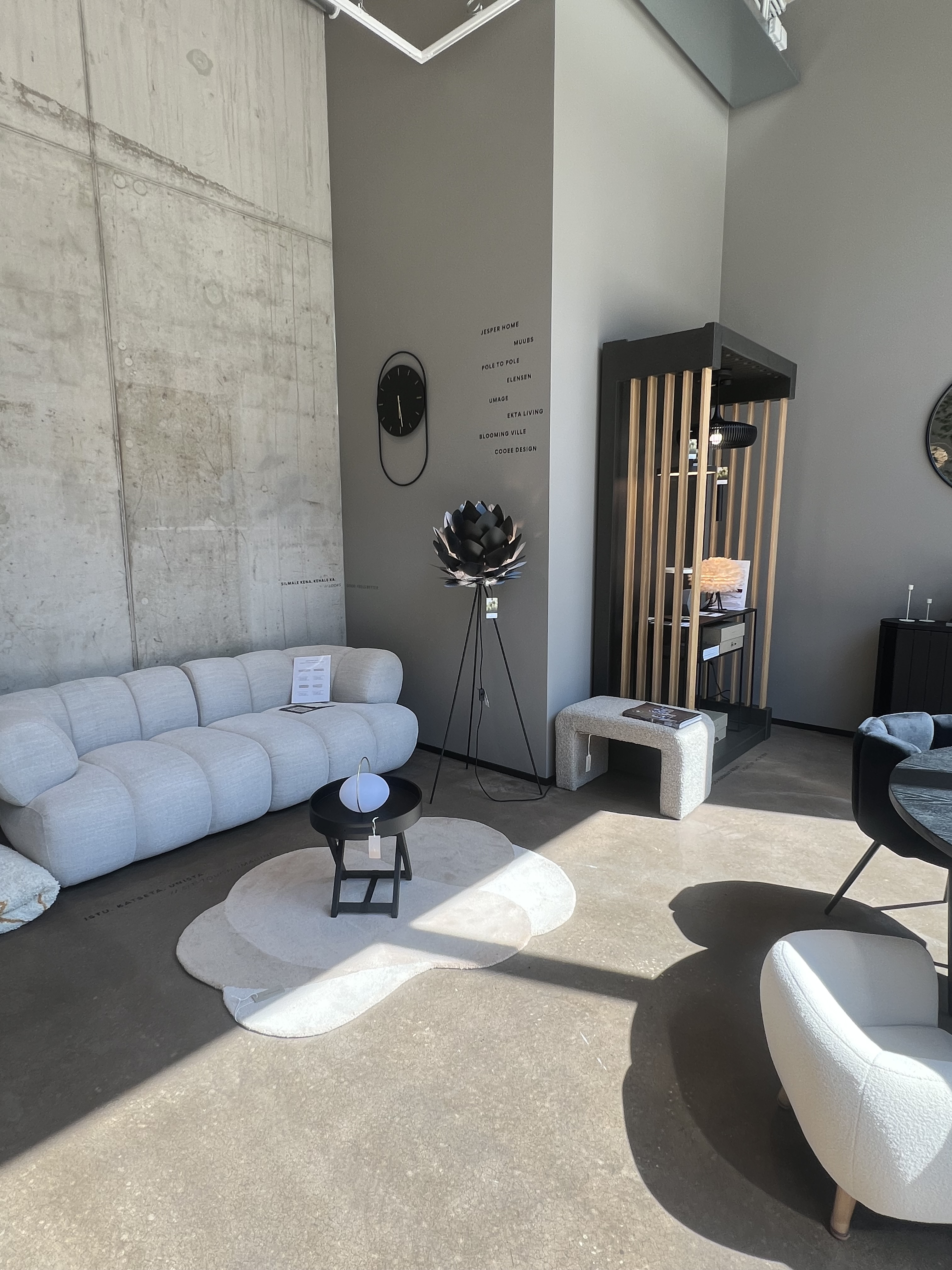 Kodusisustus: mööbel ja valgustid