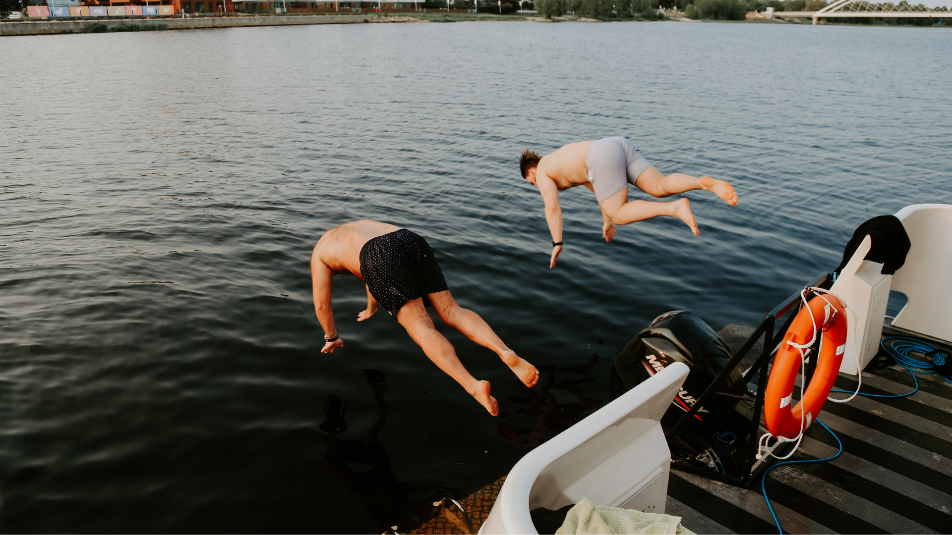 VeteVilla – saunaga paatmajalt vettehüpe