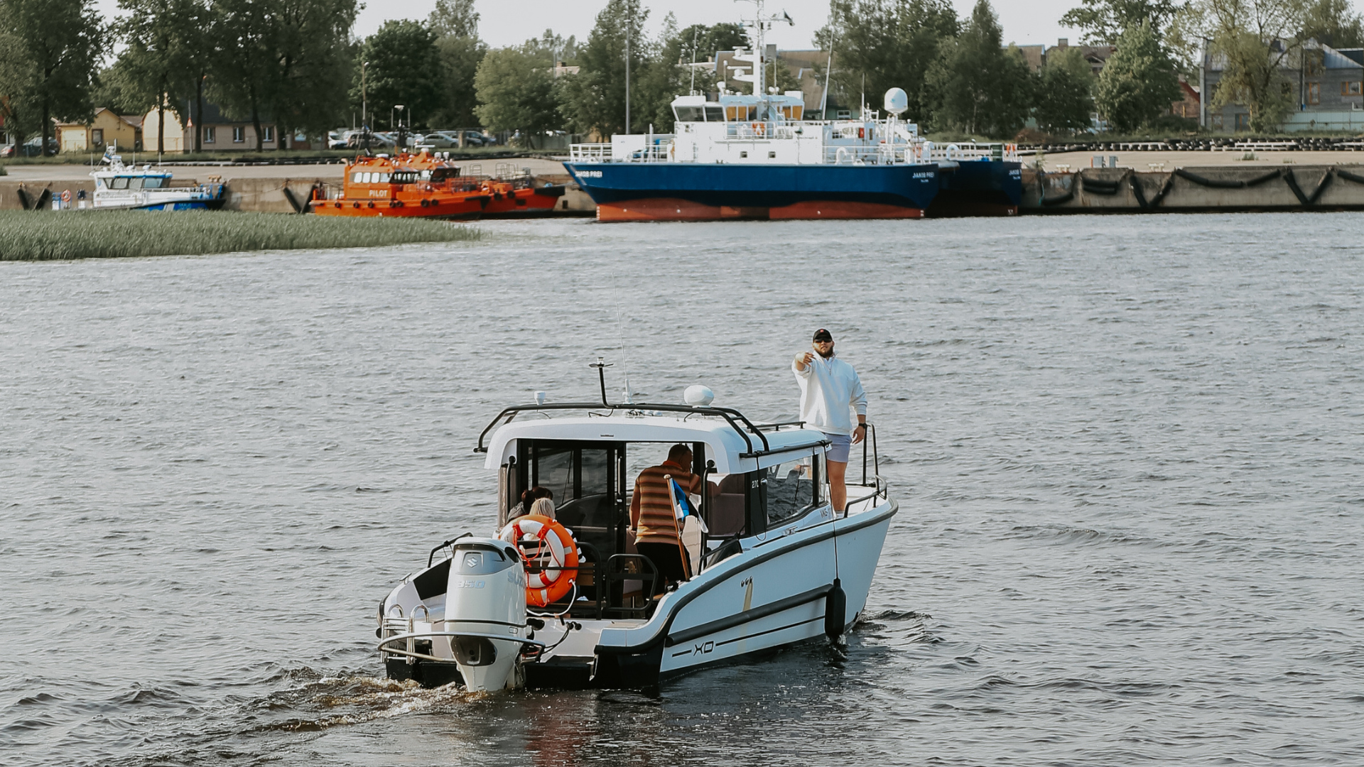 Väikelaev Liisa Kihnu saarele