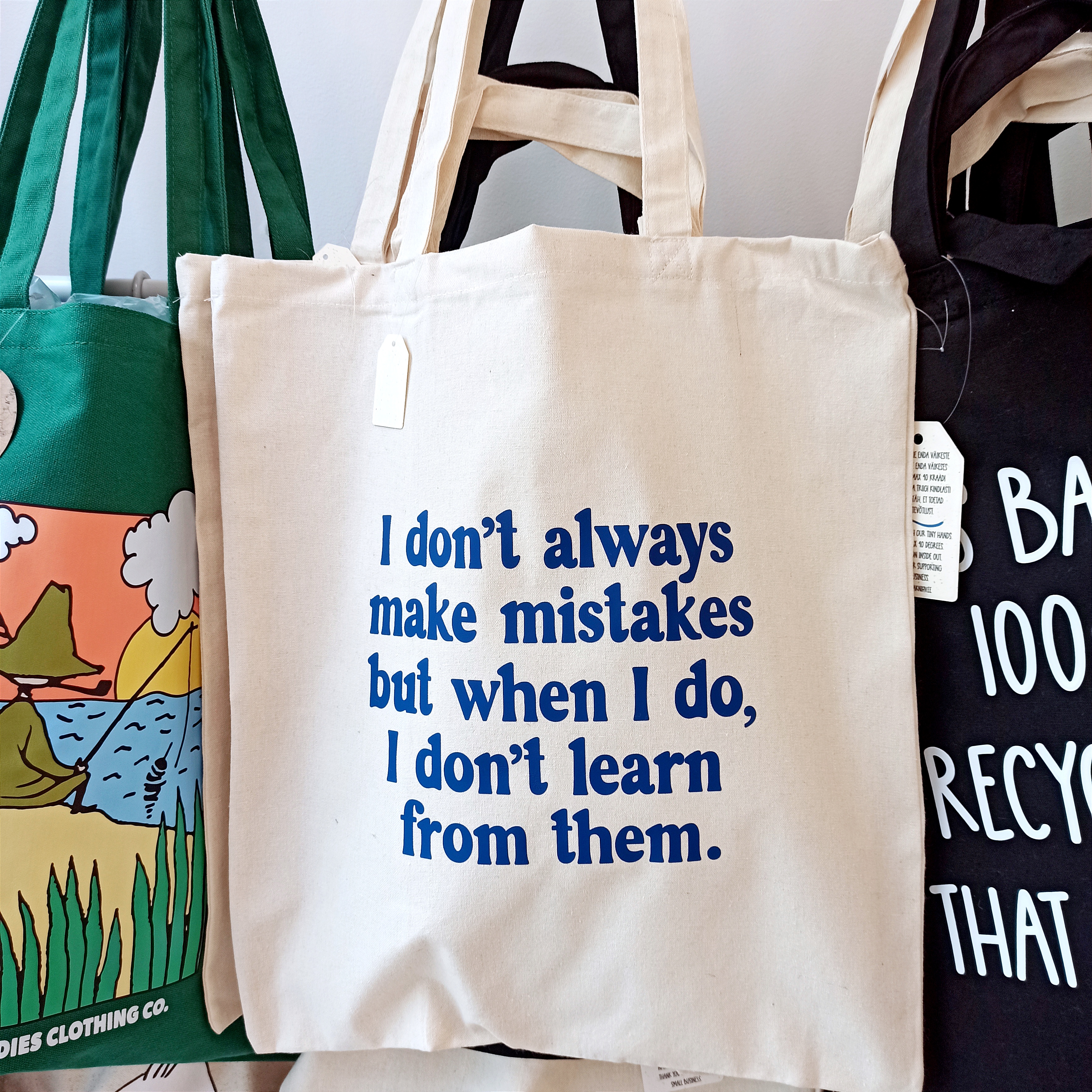 Im Geschenkeladen Kiiks ja Knihv kann man Stofftaschen bestellen