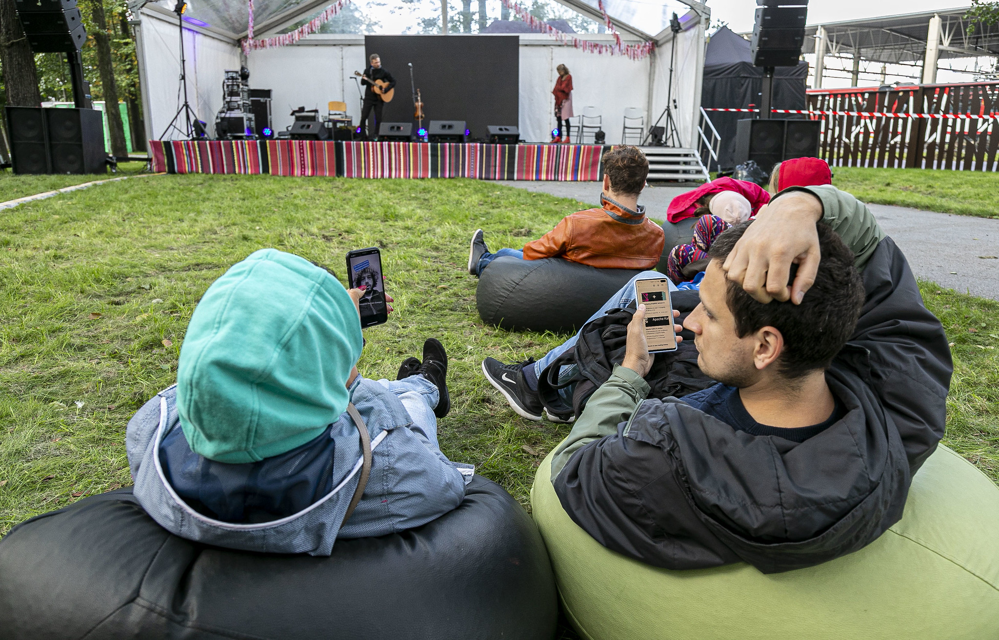 Festivālu bauda jaunieši