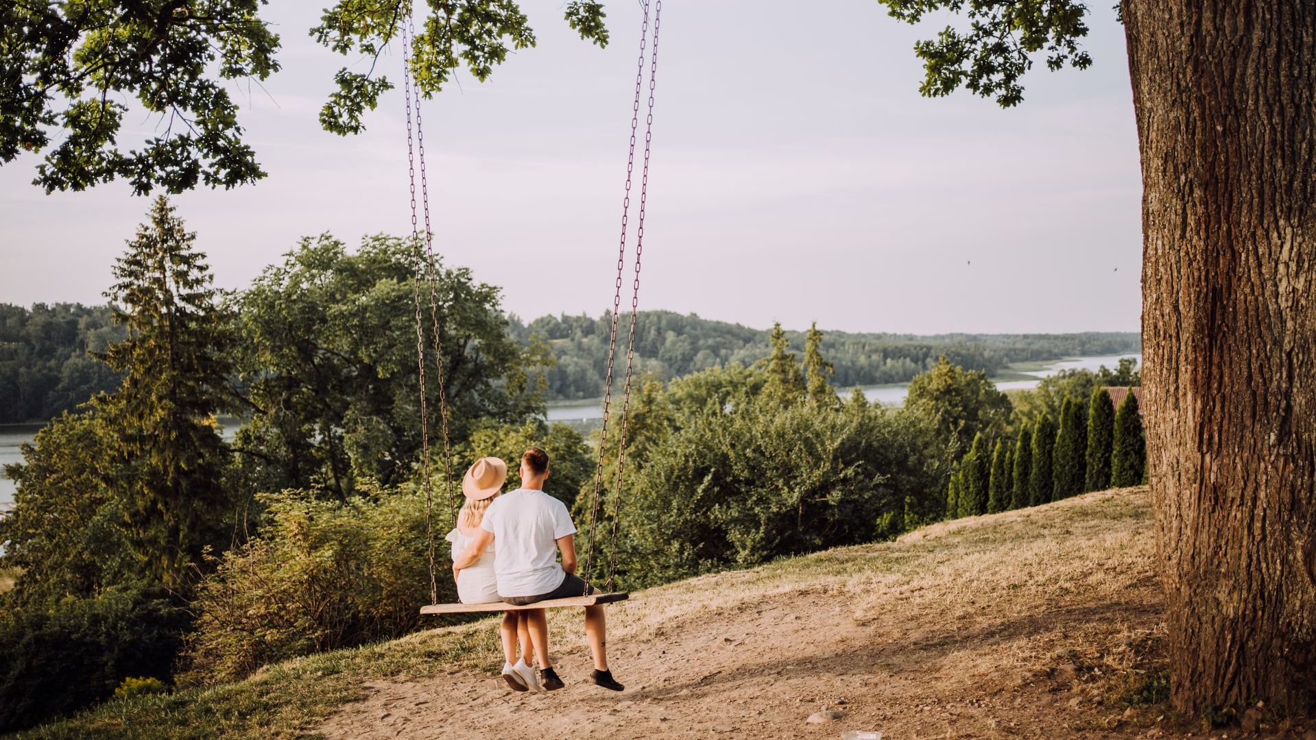 Viljandi kiigega tamm on üks linna kõige romantilisemaid kohti