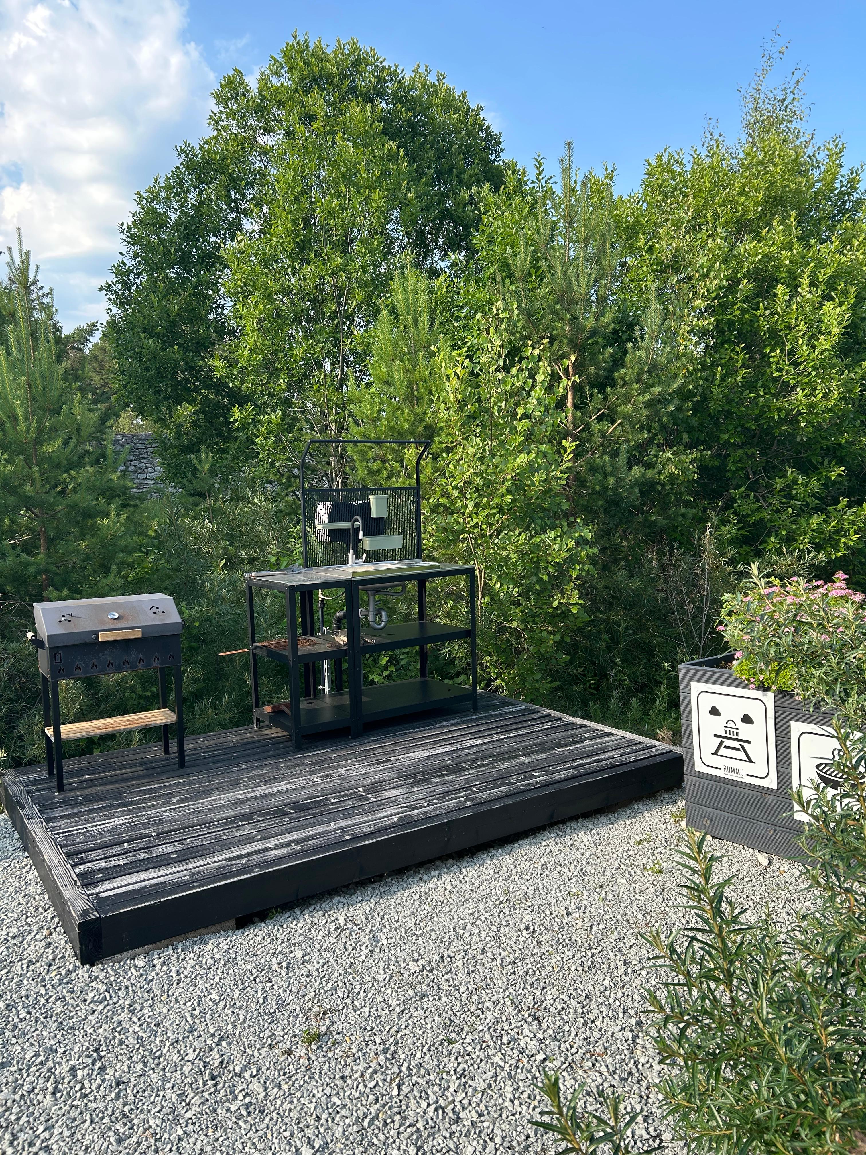 Outdoor kitchen of Rummu Caravan Park