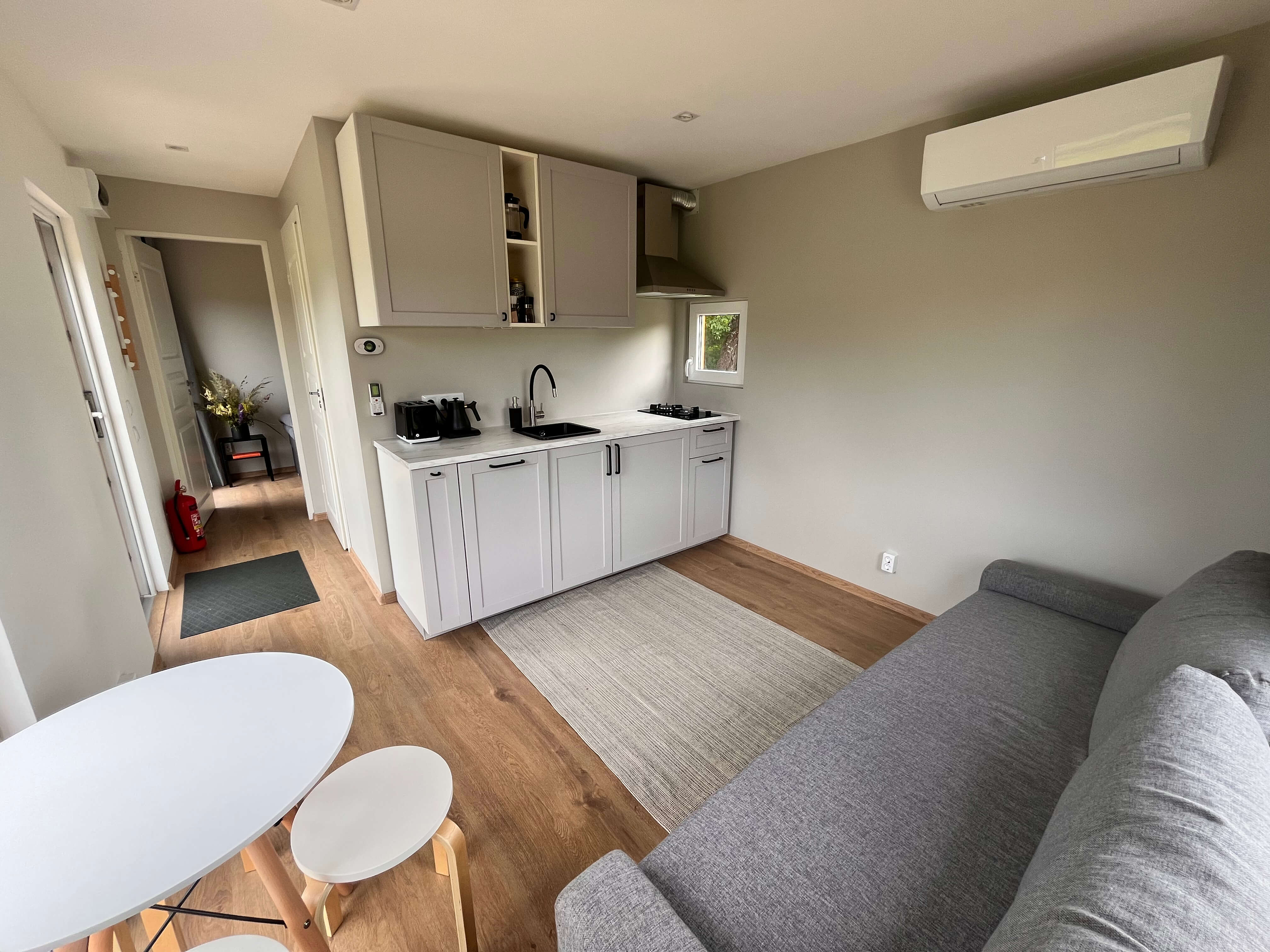 Napu Puhkemaja köök ja elutuba