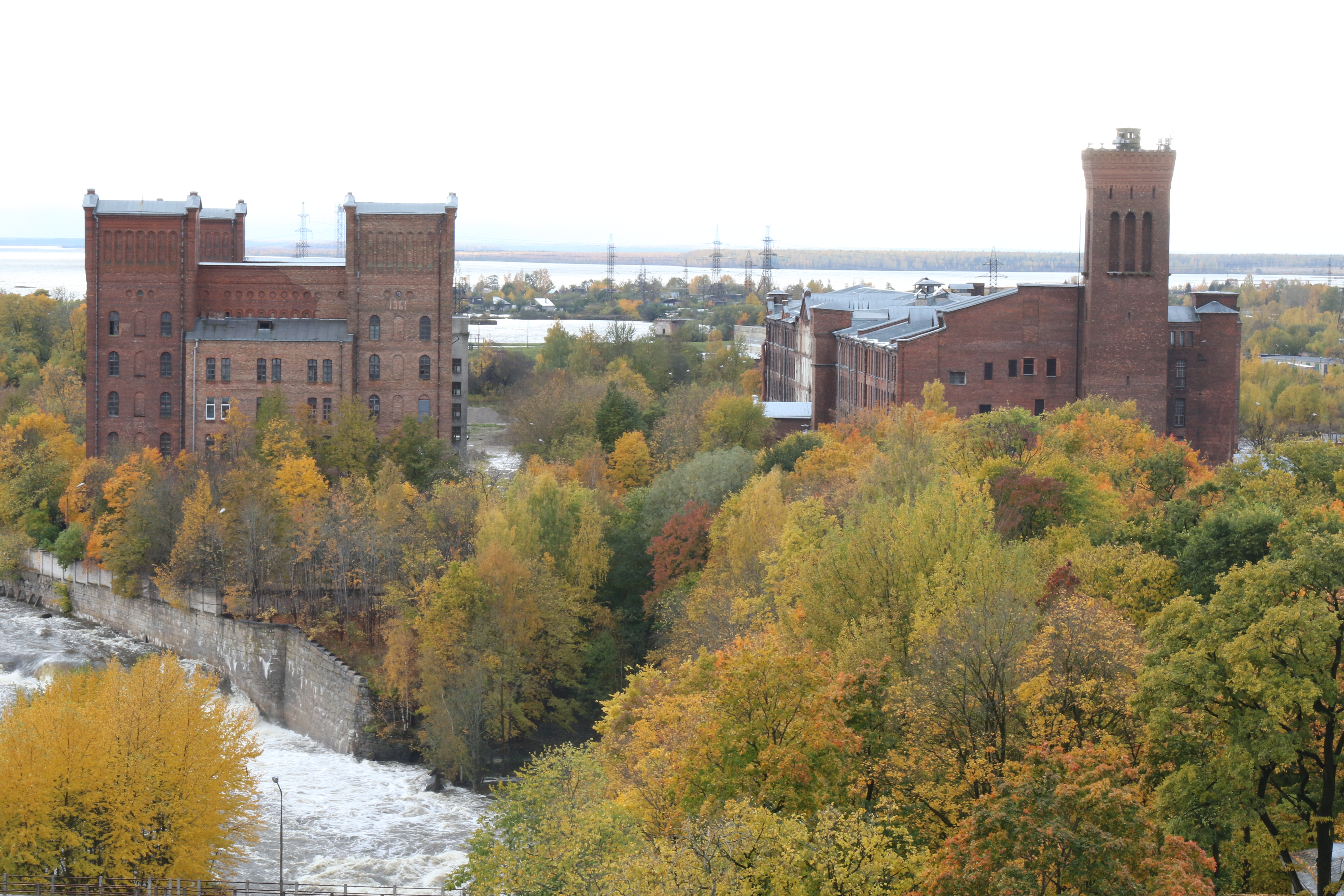 Krēnholma manufaktūra rudens palu laikā