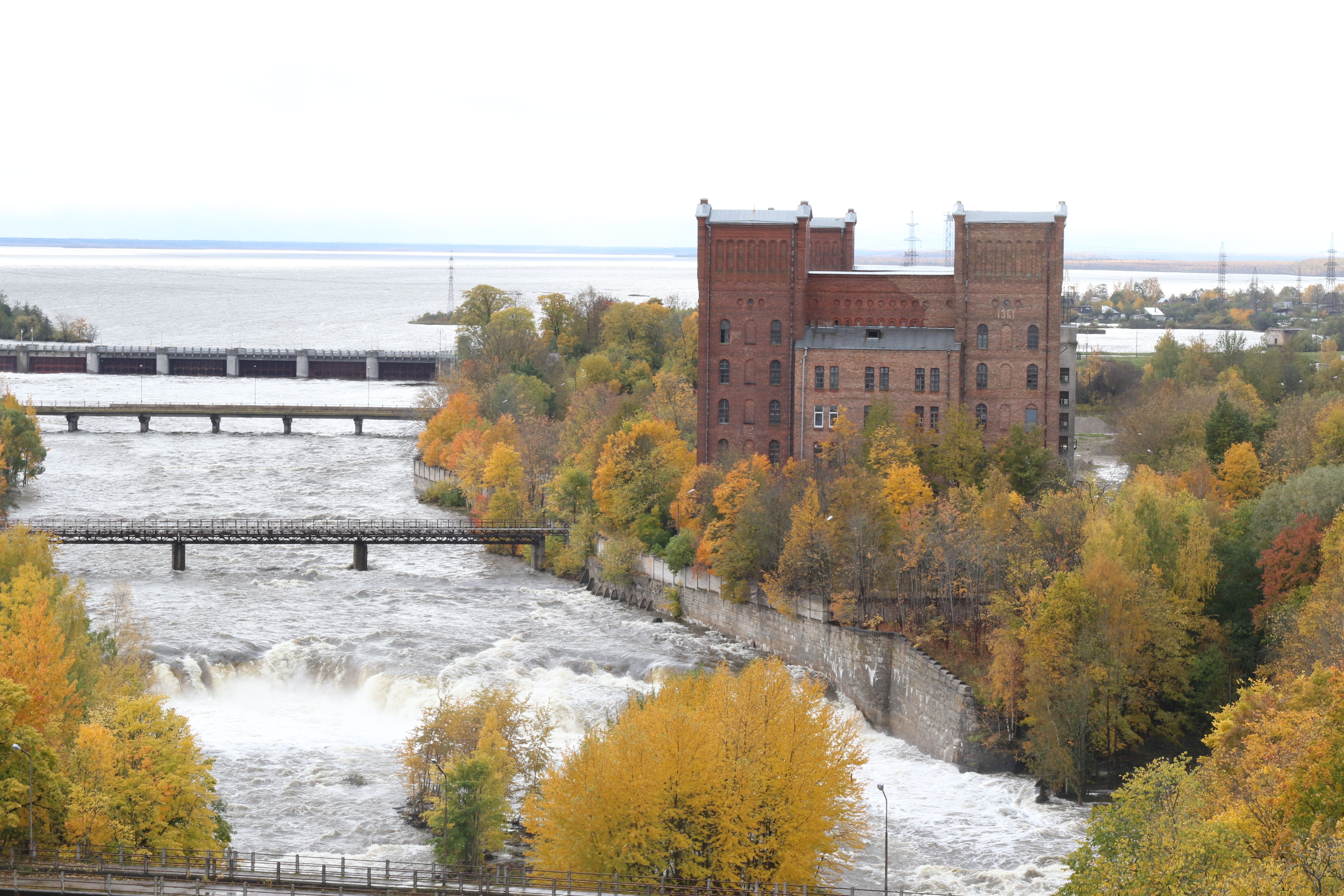 Krēnholma manufaktūra rudens palu laikā