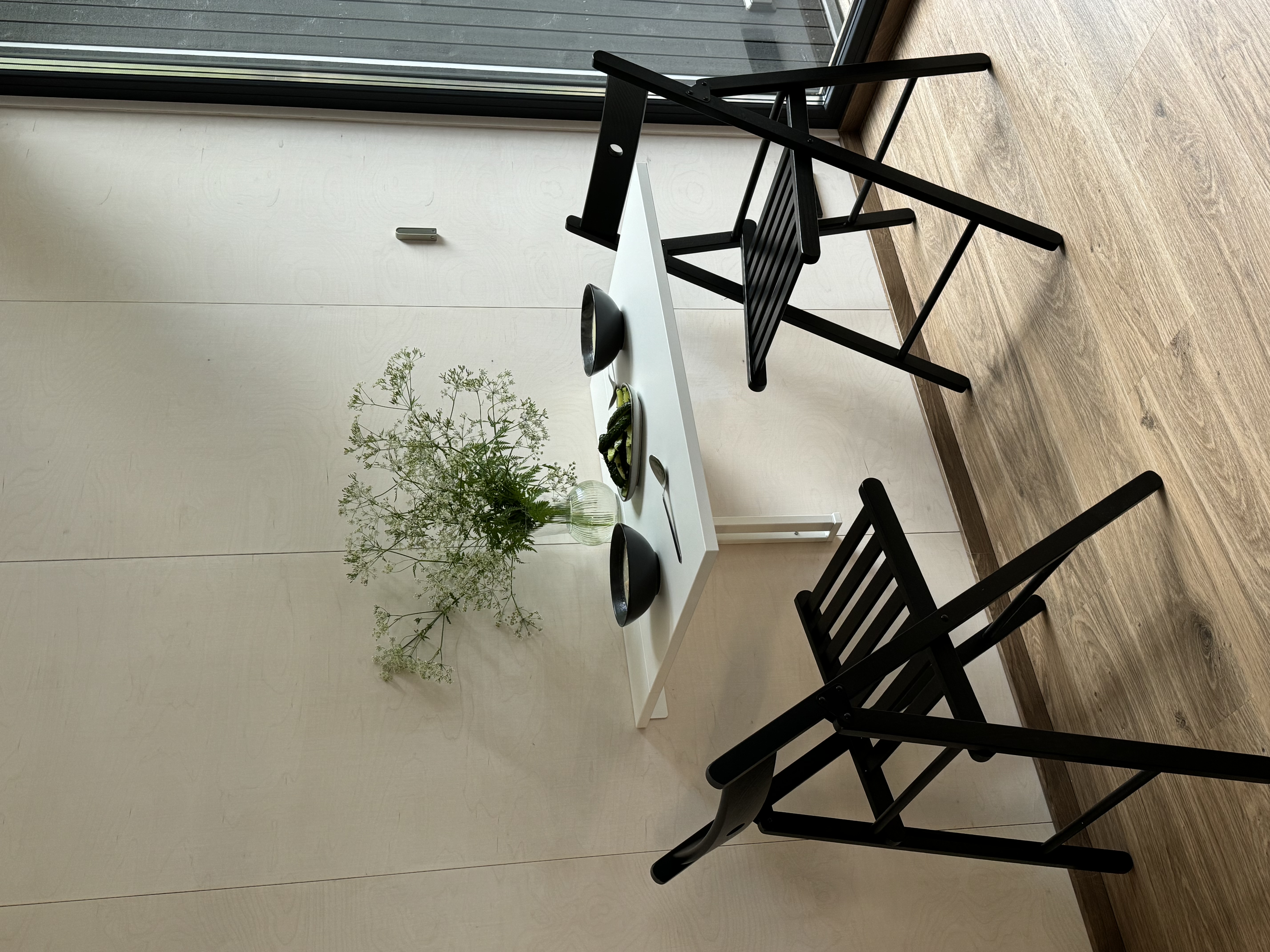 Puhkemaja Paus söögilaud